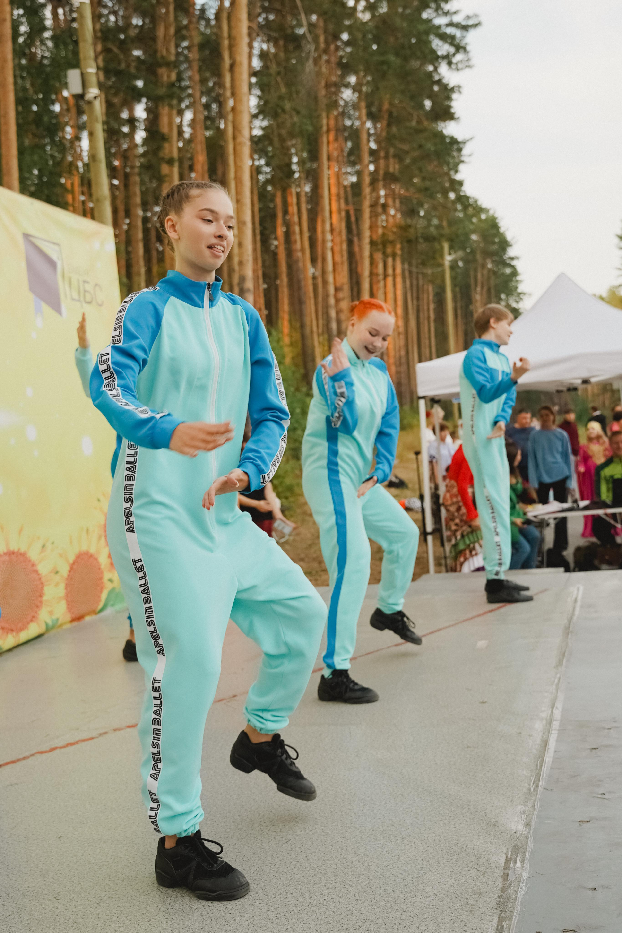 Танцы на тропе. Фотограф в детский сад в Екатеринбурге, выпускные альбомы Юлия Умерова