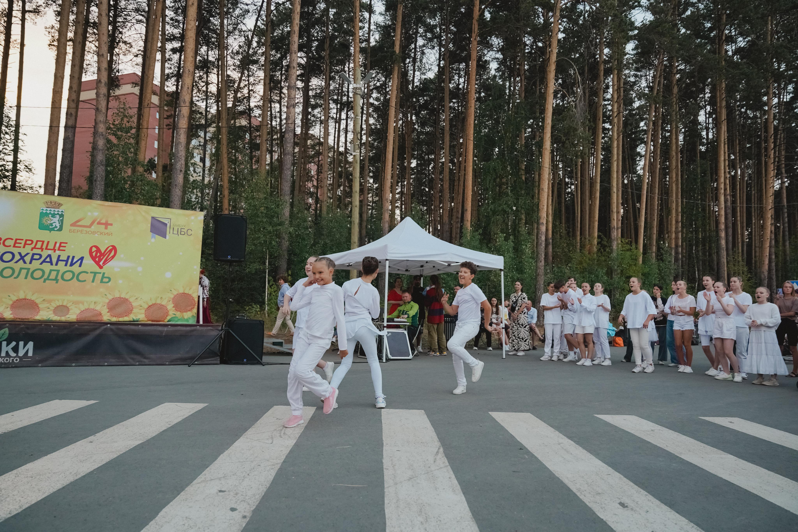 Танцы на тропе. Фотограф в детский сад в Екатеринбурге, выпускные альбомы Юлия Умерова