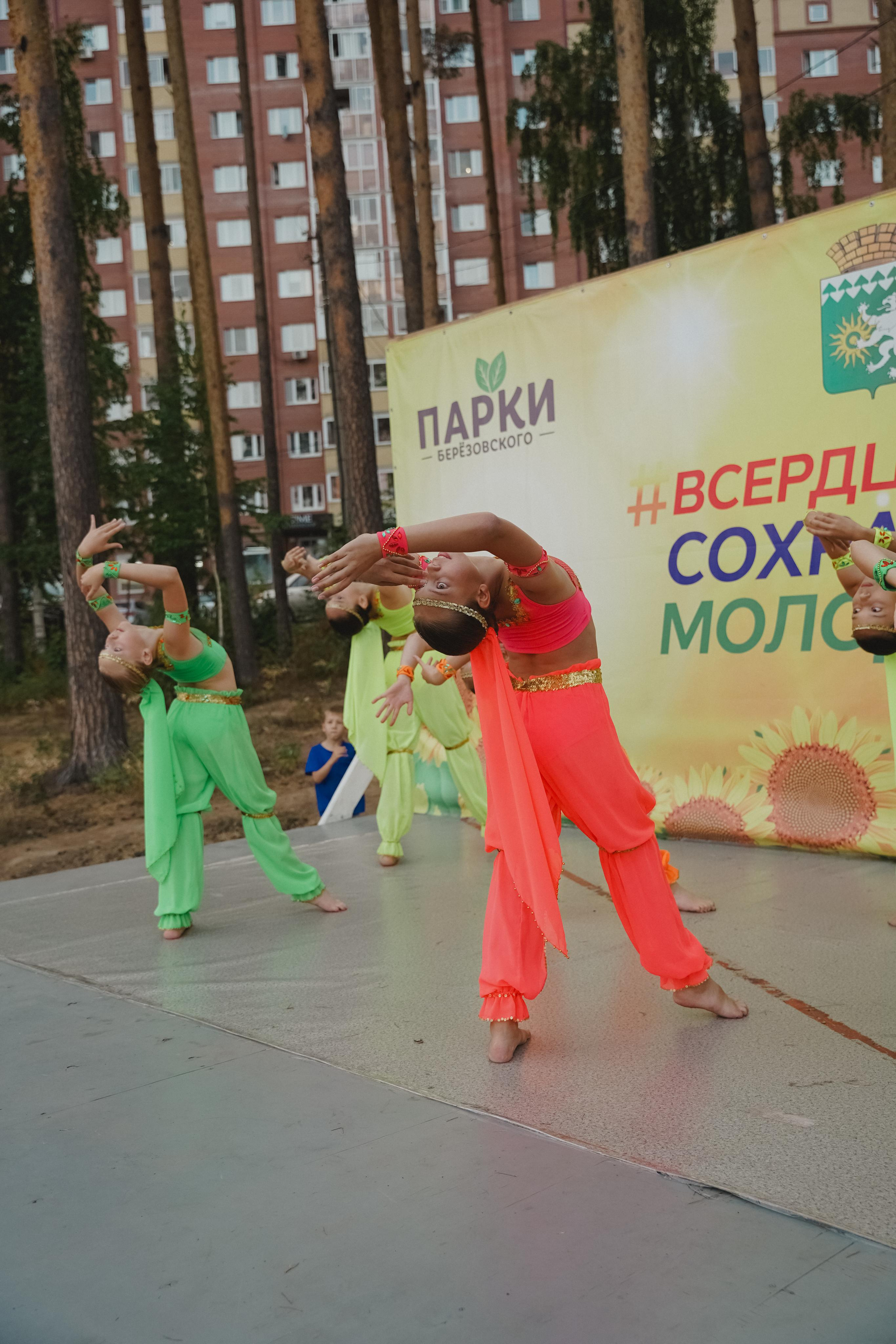 Танцы на тропе. Фотограф в детский сад в Екатеринбурге, выпускные альбомы Юлия Умерова