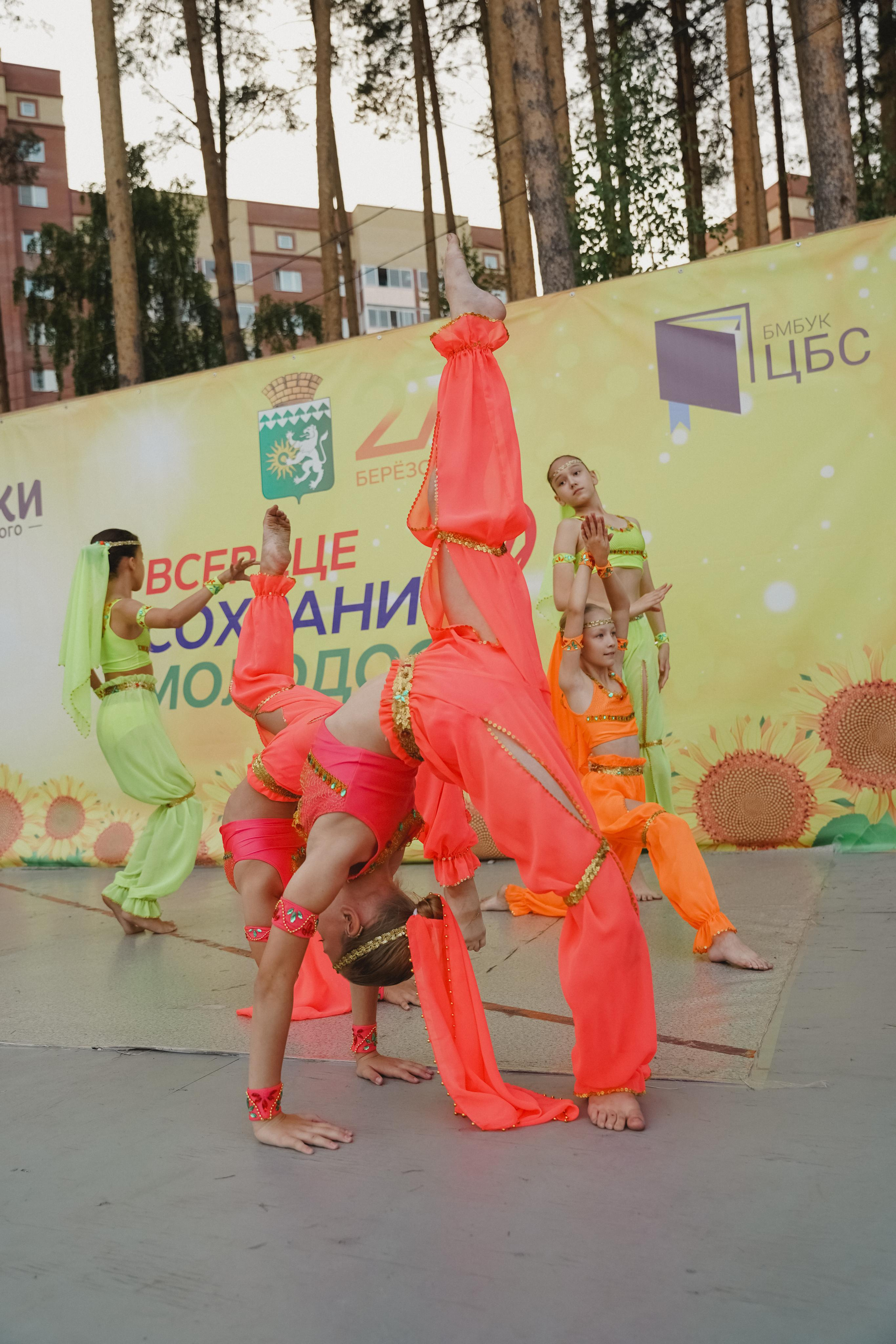 Танцы на тропе. Фотограф в детский сад в Екатеринбурге, выпускные альбомы Юлия Умерова