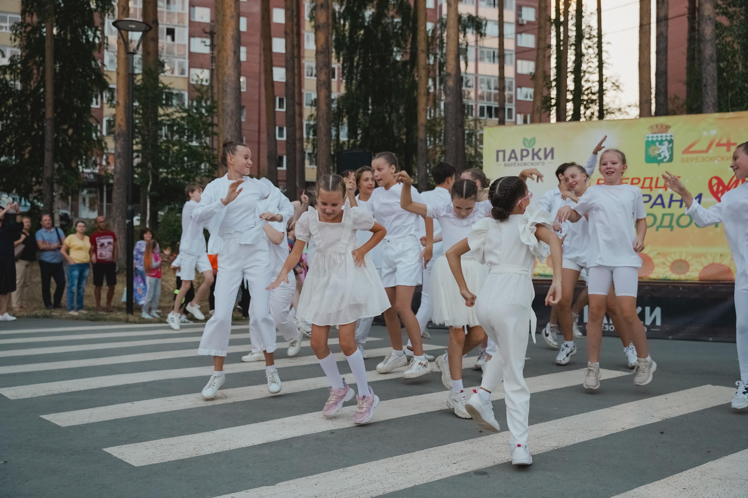 Танцы на тропе. Фотограф в детский сад в Екатеринбурге, выпускные альбомы Юлия Умерова