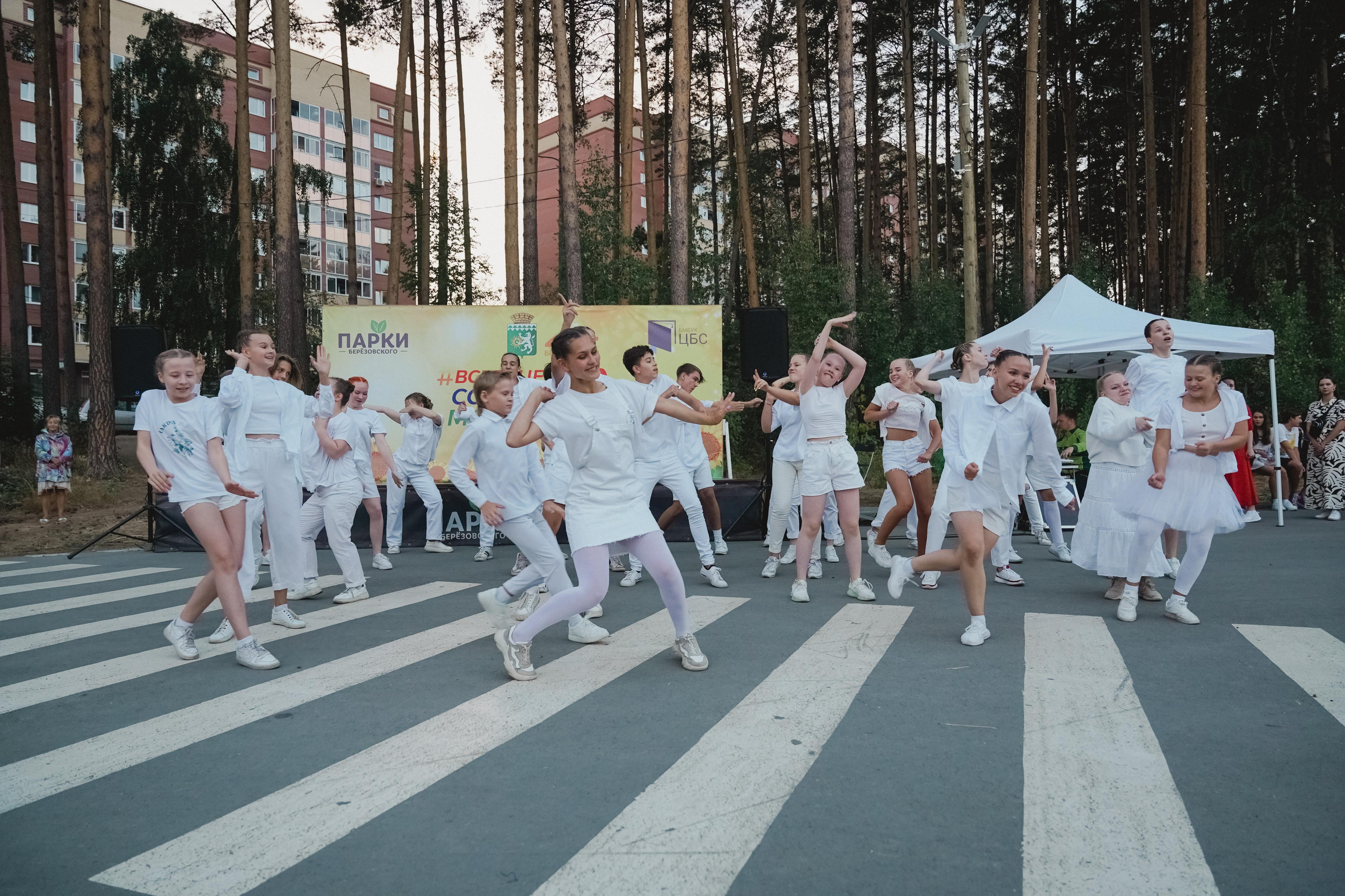 Танцы на тропе. Фотограф в детский сад в Екатеринбурге, выпускные альбомы Юлия Умерова
