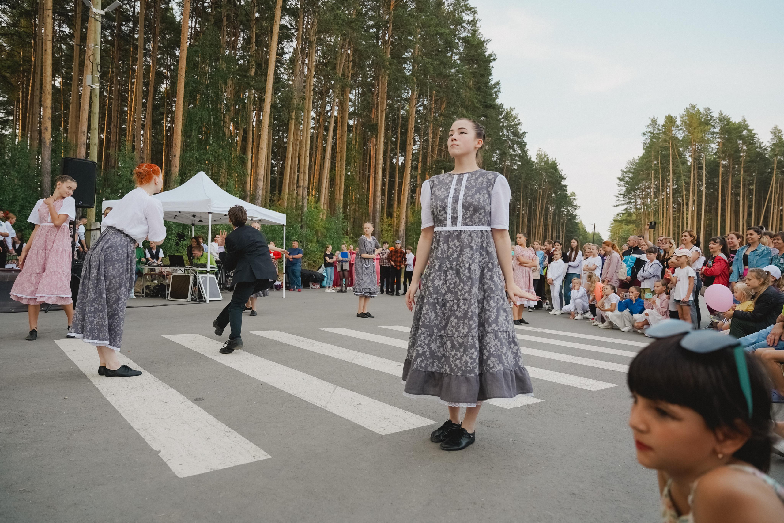 Танцы на тропе. Фотограф в детский сад в Екатеринбурге, выпускные альбомы Юлия Умерова
