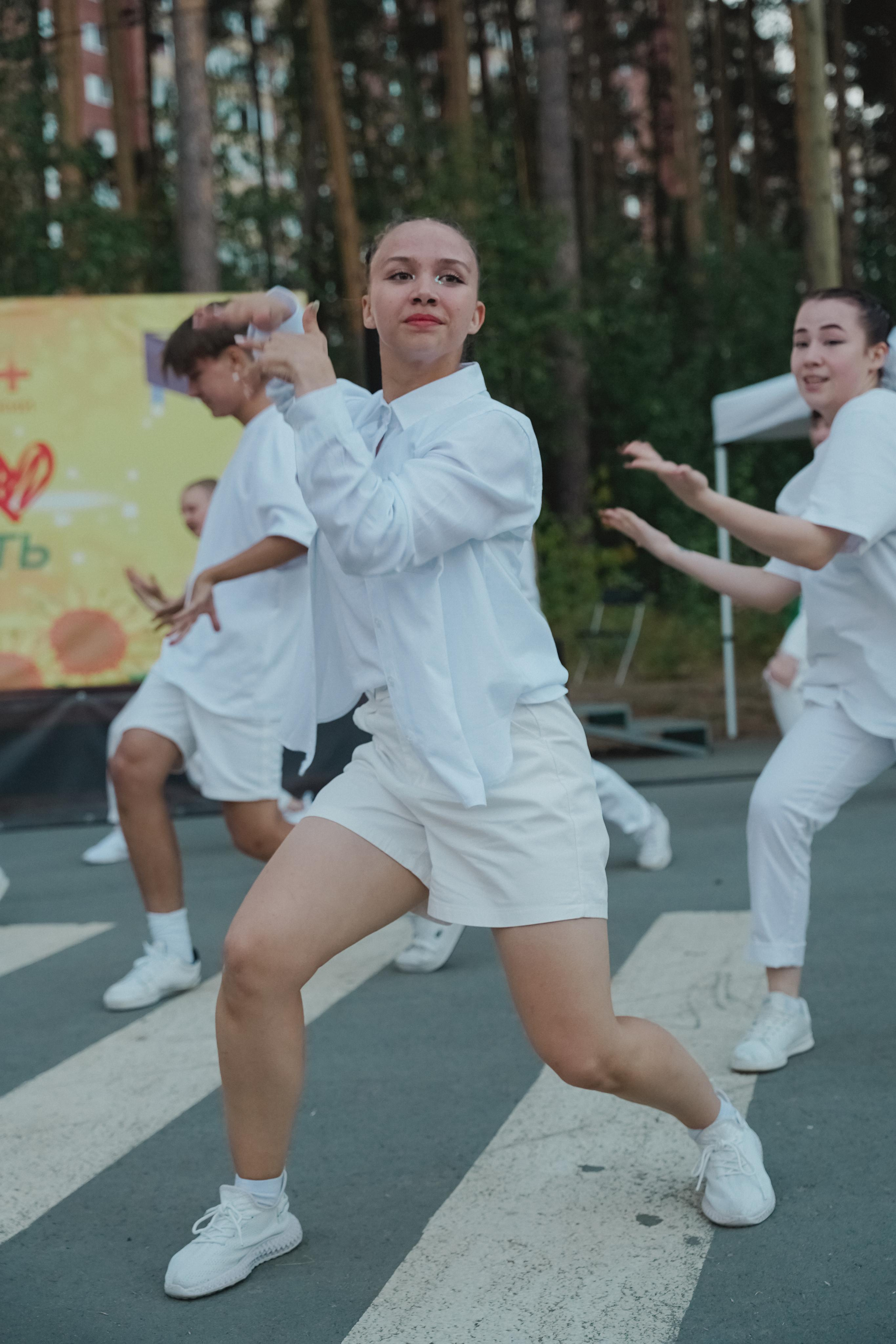 Танцы на тропе. Фотограф в детский сад в Екатеринбурге, выпускные альбомы Юлия Умерова