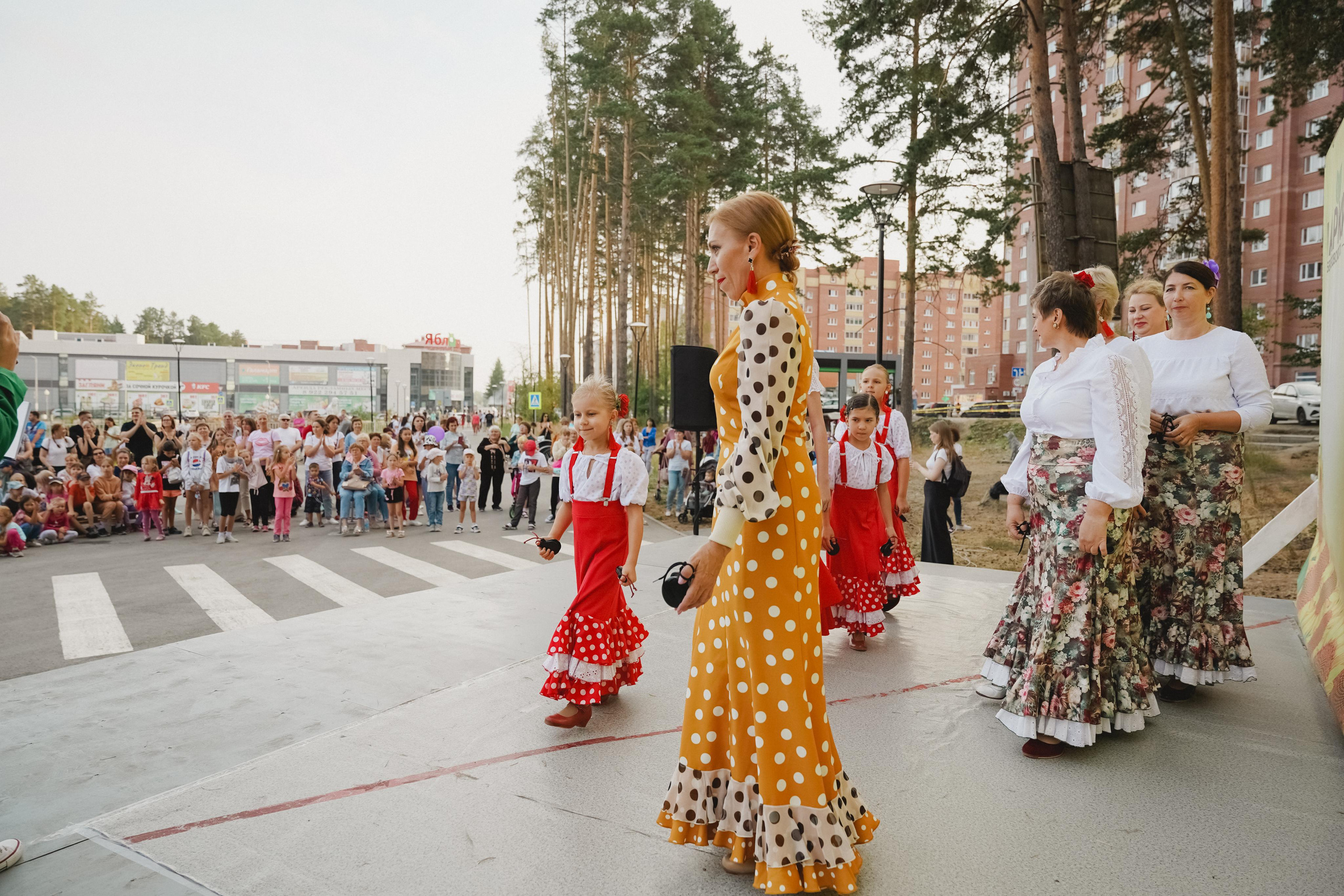 Танцы на тропе. Фотограф в детский сад в Екатеринбурге, выпускные альбомы Юлия Умерова
