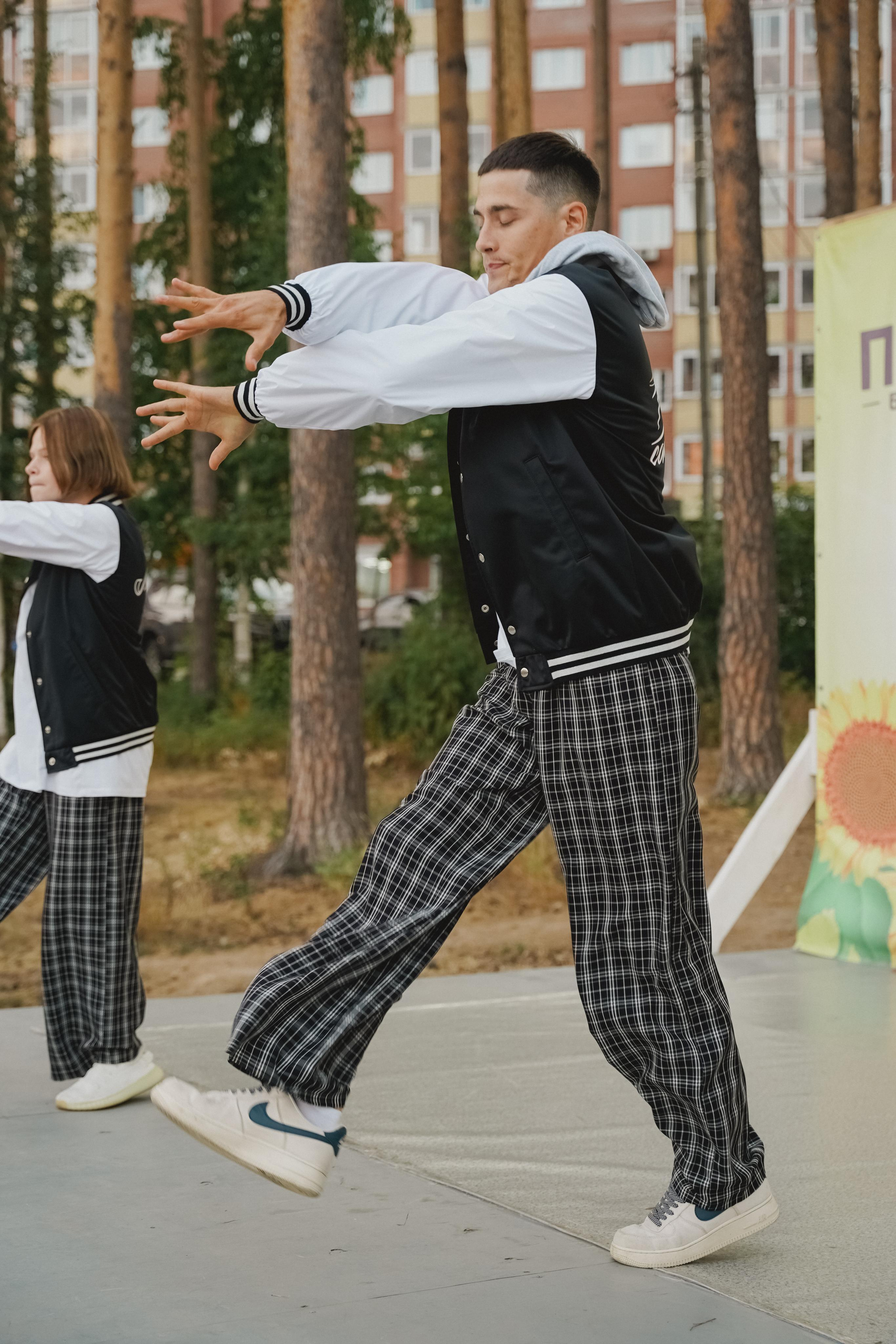 Танцы на тропе. Фотограф в детский сад в Екатеринбурге, выпускные альбомы Юлия Умерова