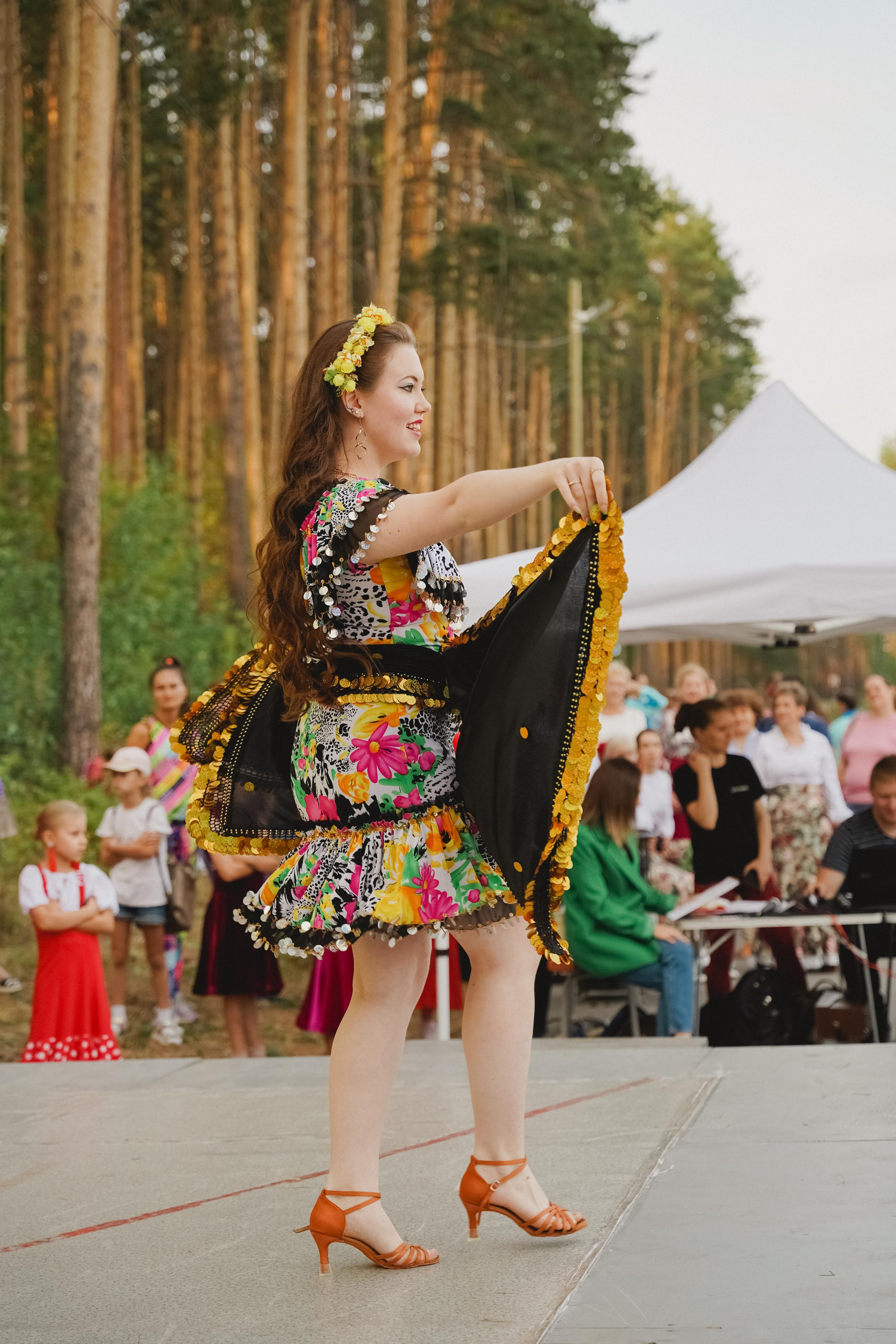 Танцы на тропе. Фотограф в детский сад в Екатеринбурге, выпускные альбомы Юлия Умерова