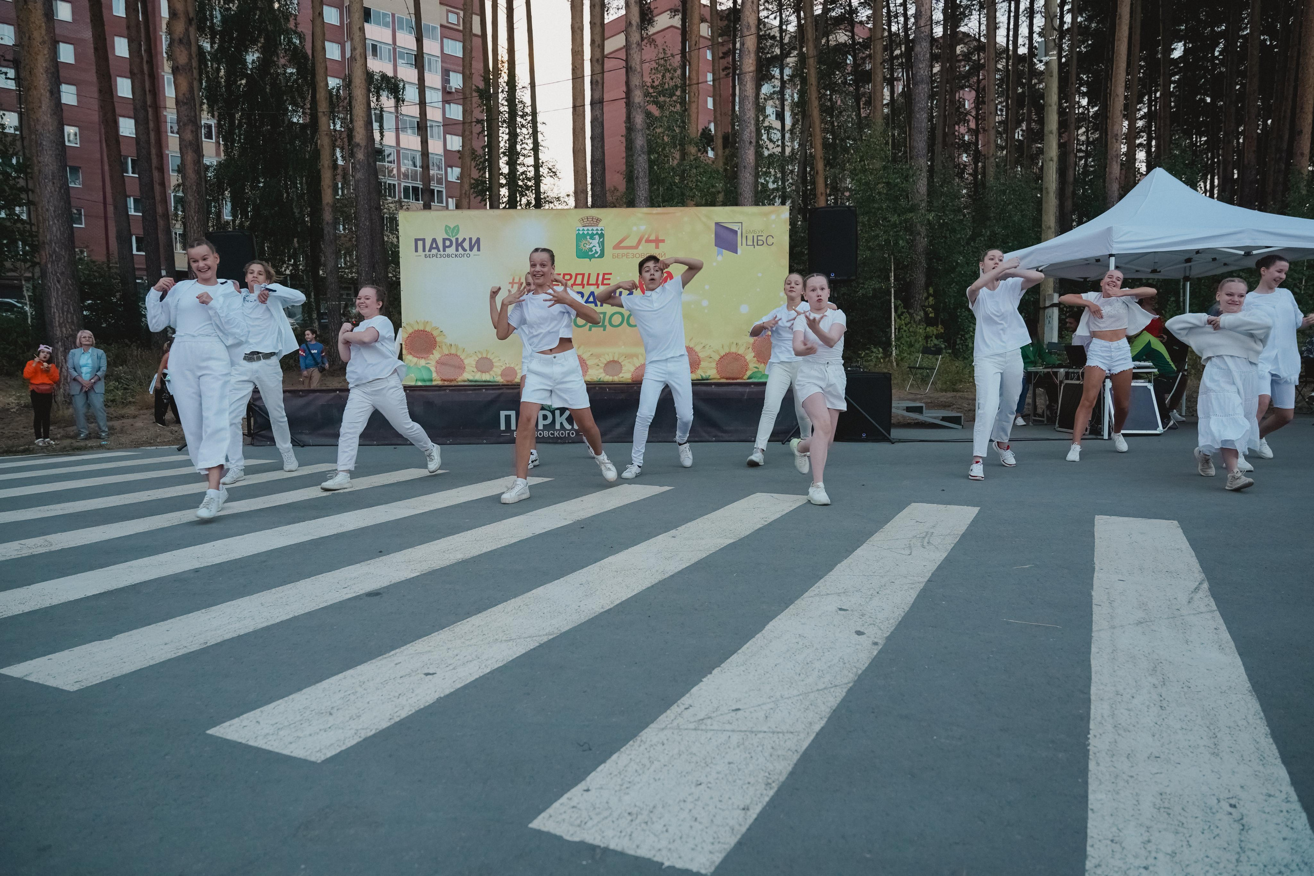Танцы на тропе. Фотограф в детский сад в Екатеринбурге, выпускные альбомы Юлия Умерова