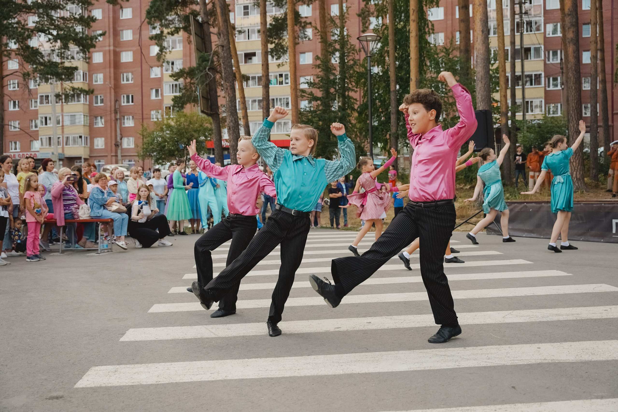 Танцы на тропе. Фотограф в детский сад в Екатеринбурге, выпускные альбомы Юлия Умерова