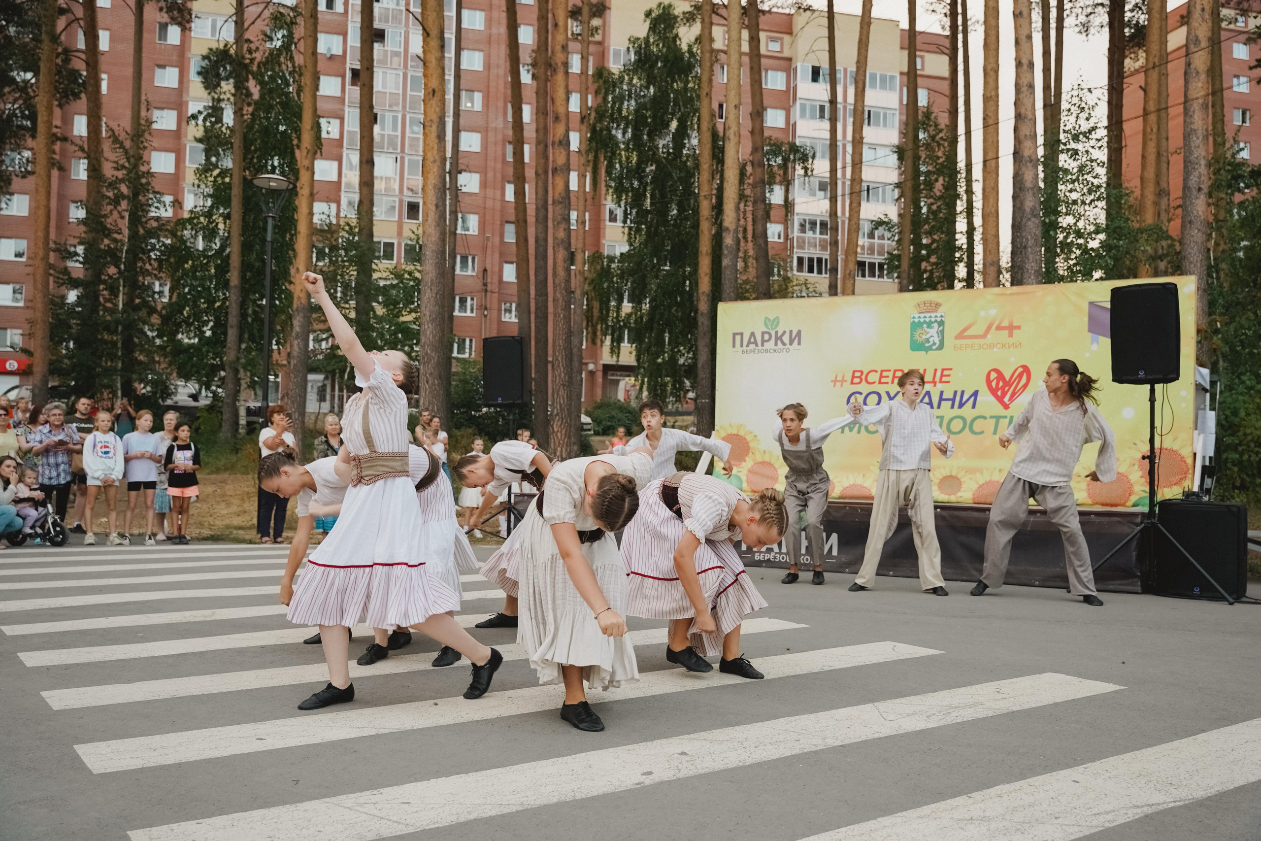 Танцы на тропе. Фотограф в детский сад в Екатеринбурге, выпускные альбомы Юлия Умерова