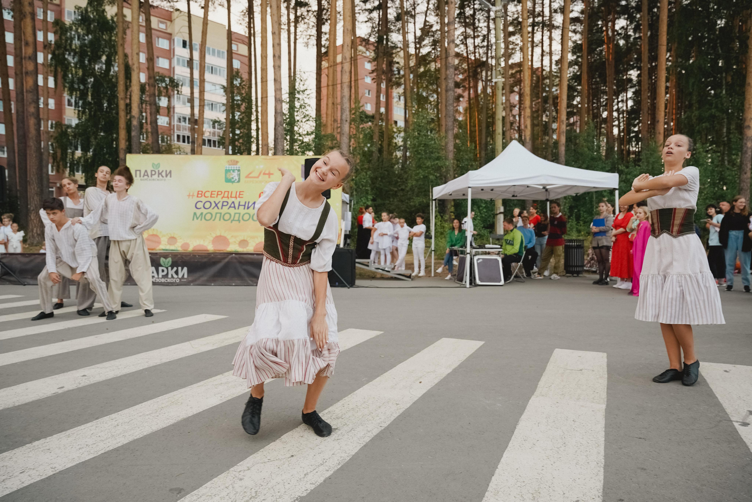 Танцы на тропе. Фотограф в детский сад в Екатеринбурге, выпускные альбомы Юлия Умерова