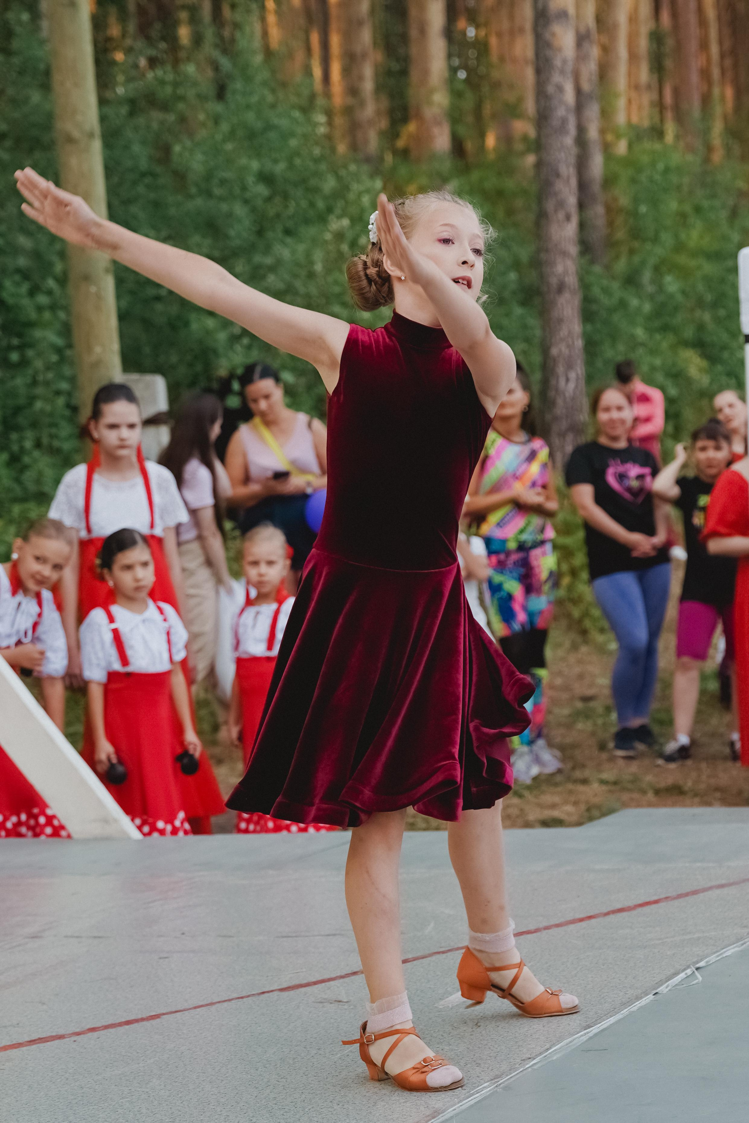 Танцы на тропе. Фотограф в детский сад в Екатеринбурге, выпускные альбомы Юлия Умерова