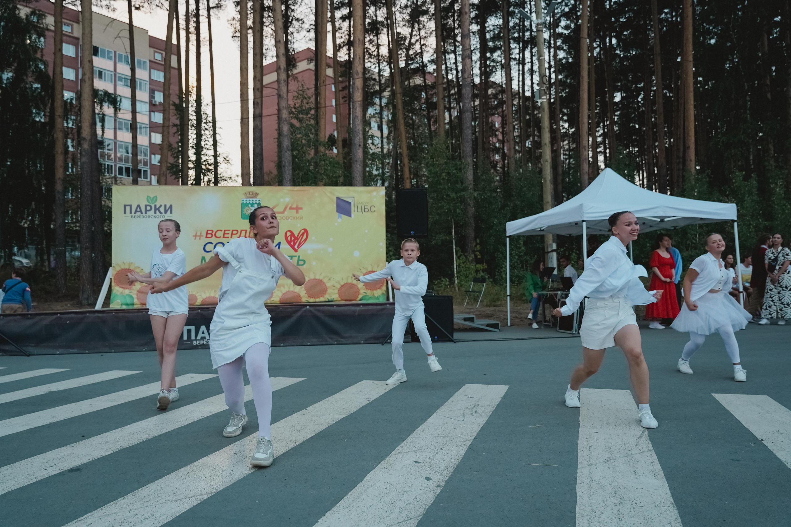 Танцы на тропе. Фотограф в детский сад в Екатеринбурге, выпускные альбомы Юлия Умерова