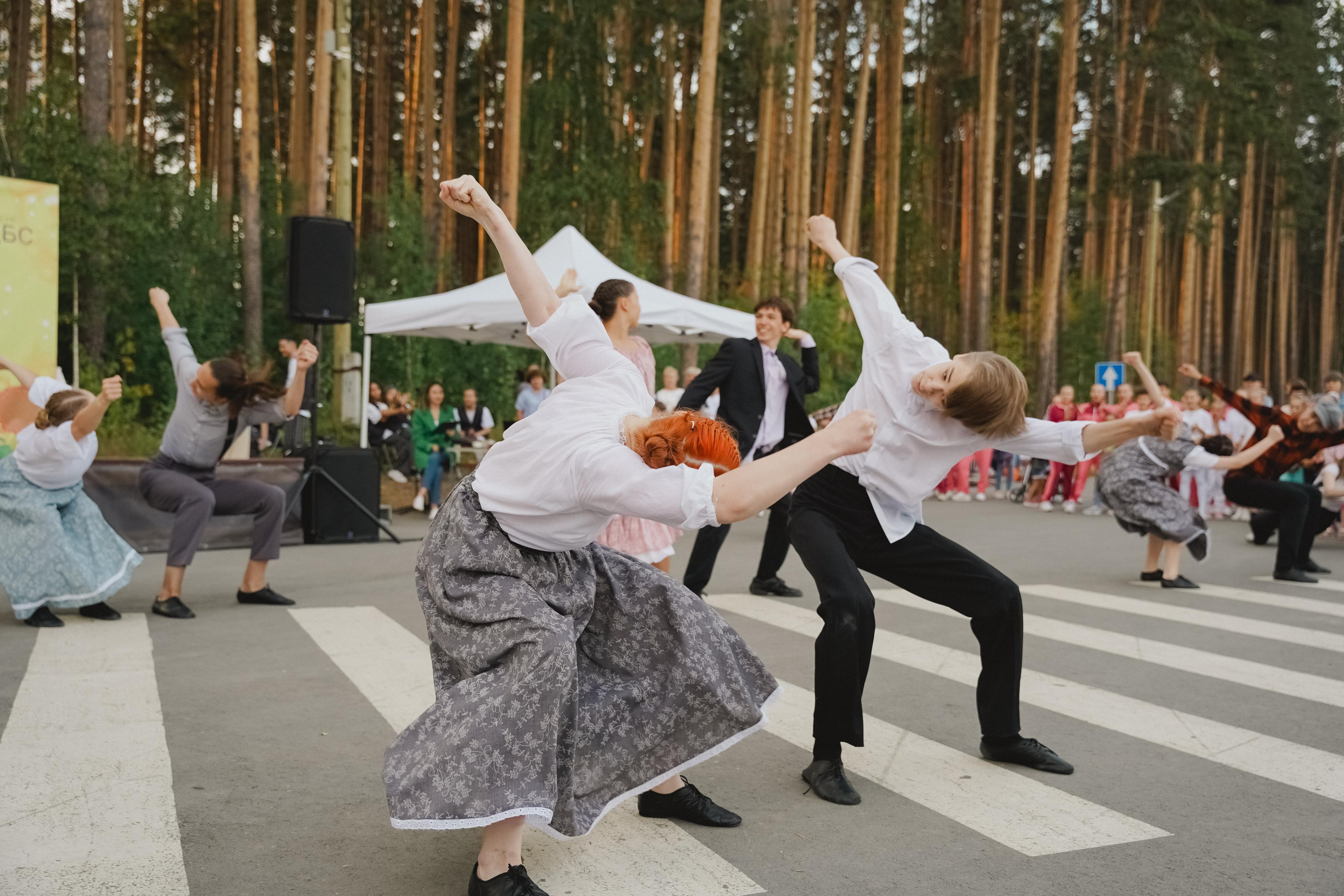 Танцы на тропе. Фотограф в детский сад в Екатеринбурге, выпускные альбомы Юлия Умерова