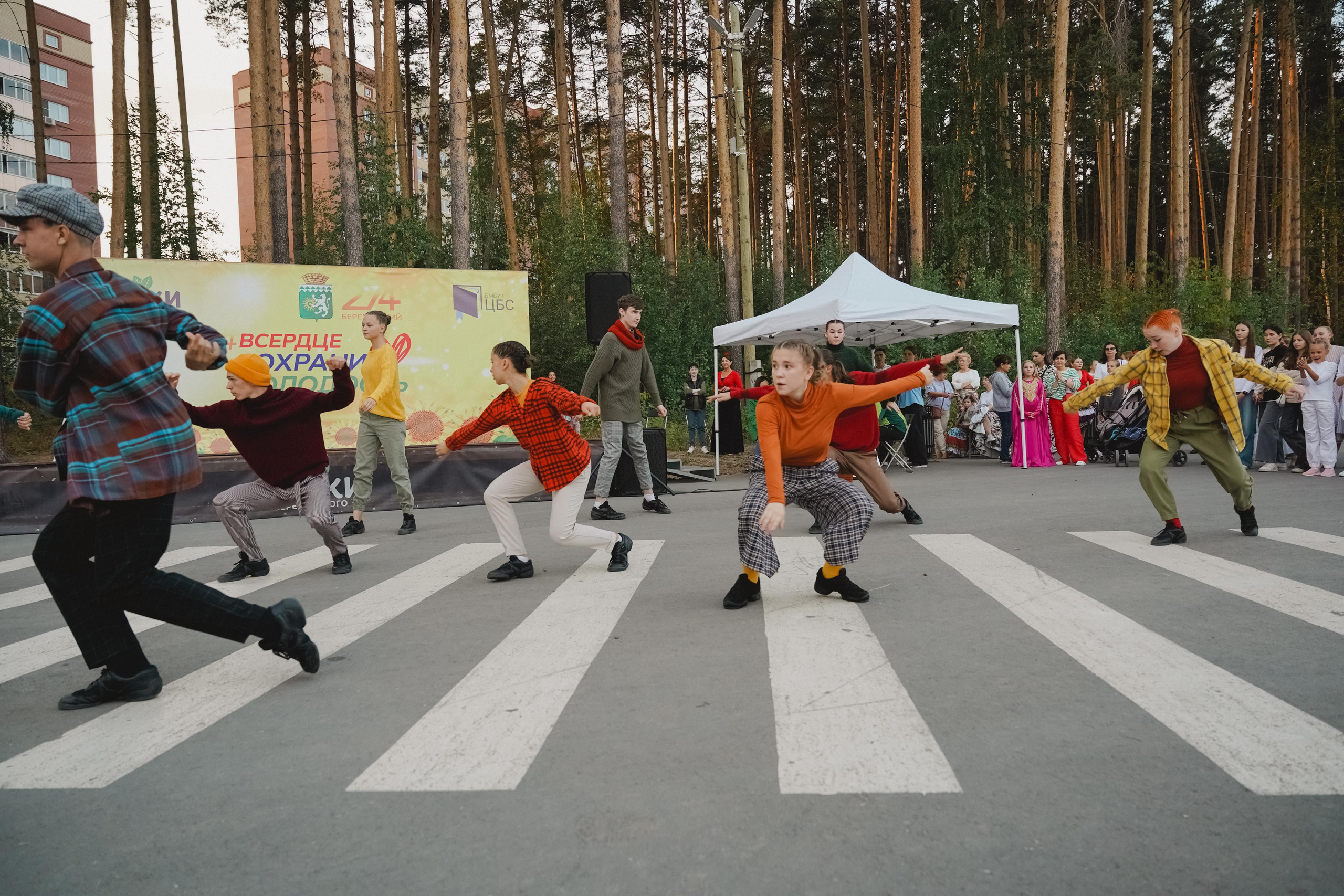 Танцы на тропе. Фотограф в детский сад в Екатеринбурге, выпускные альбомы Юлия Умерова