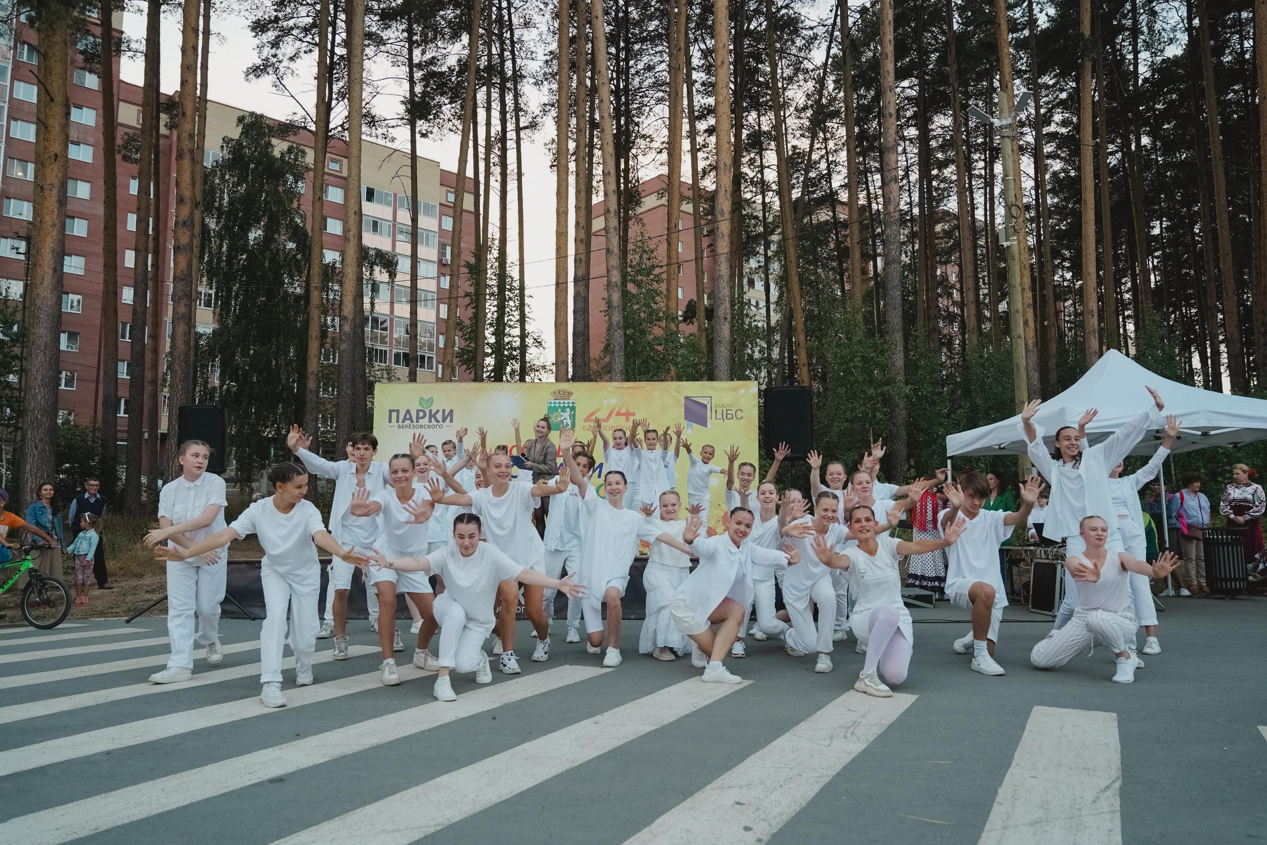 Танцы на тропе. Фотограф в детский сад в Екатеринбурге, выпускные альбомы Юлия Умерова