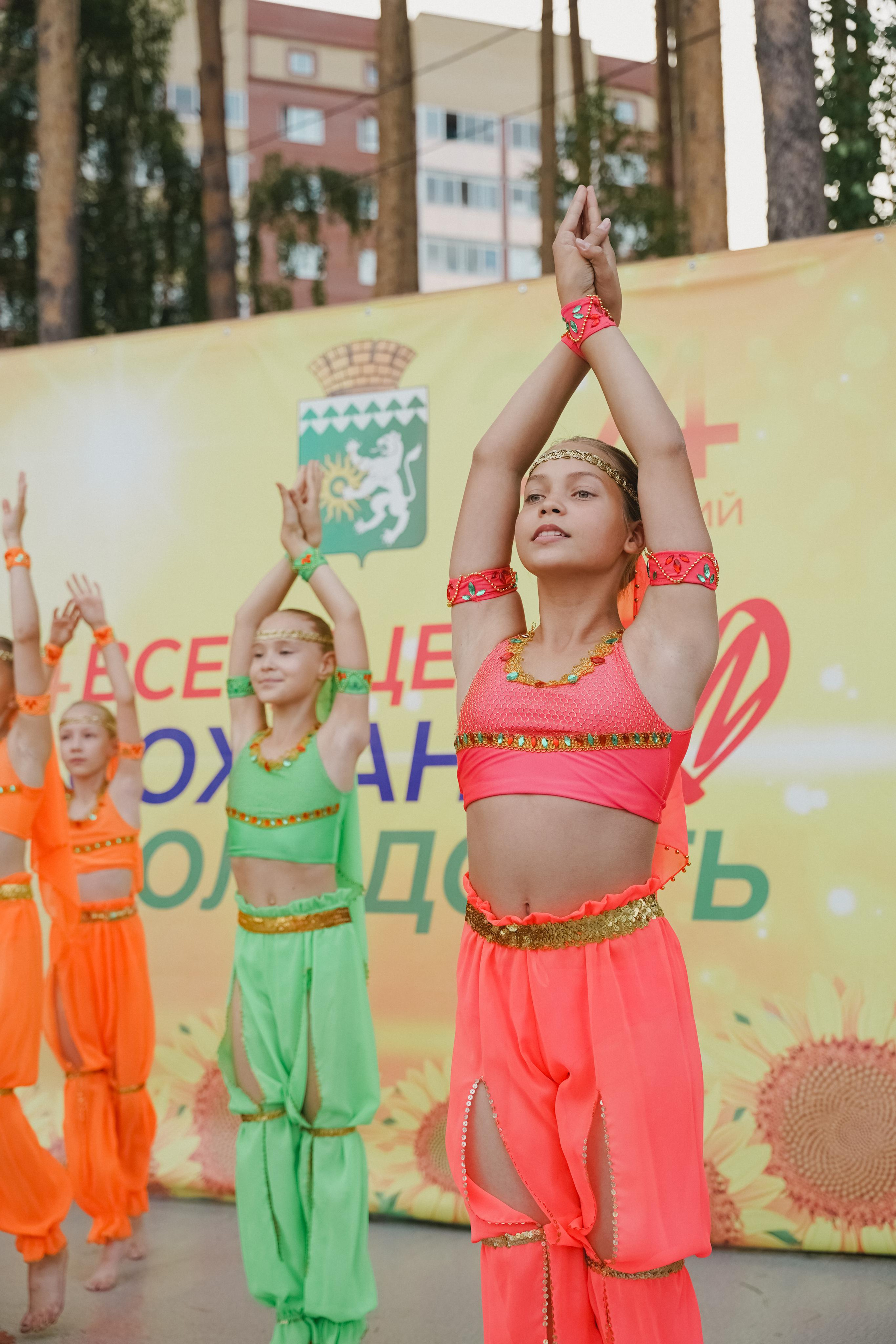 Танцы на тропе. Фотограф в детский сад в Екатеринбурге, выпускные альбомы Юлия Умерова