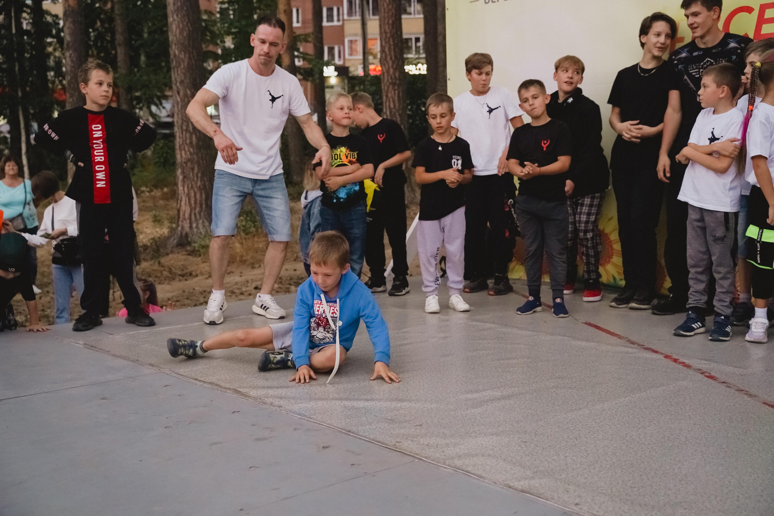 Танцы на тропе. Фотограф в детский сад в Екатеринбурге, выпускные альбомы Юлия Умерова