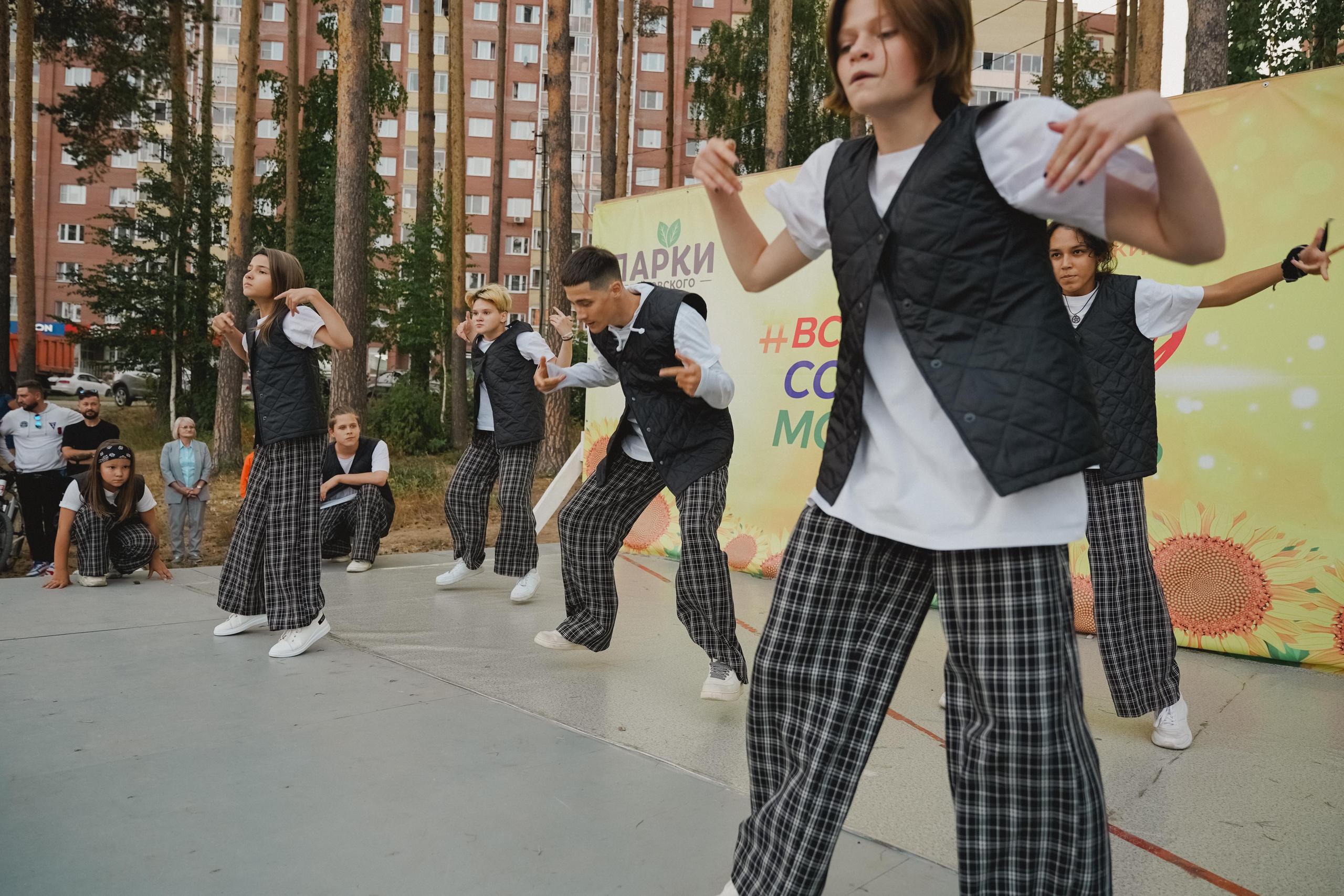 Танцы на тропе. Фотограф в детский сад в Екатеринбурге, выпускные альбомы Юлия Умерова
