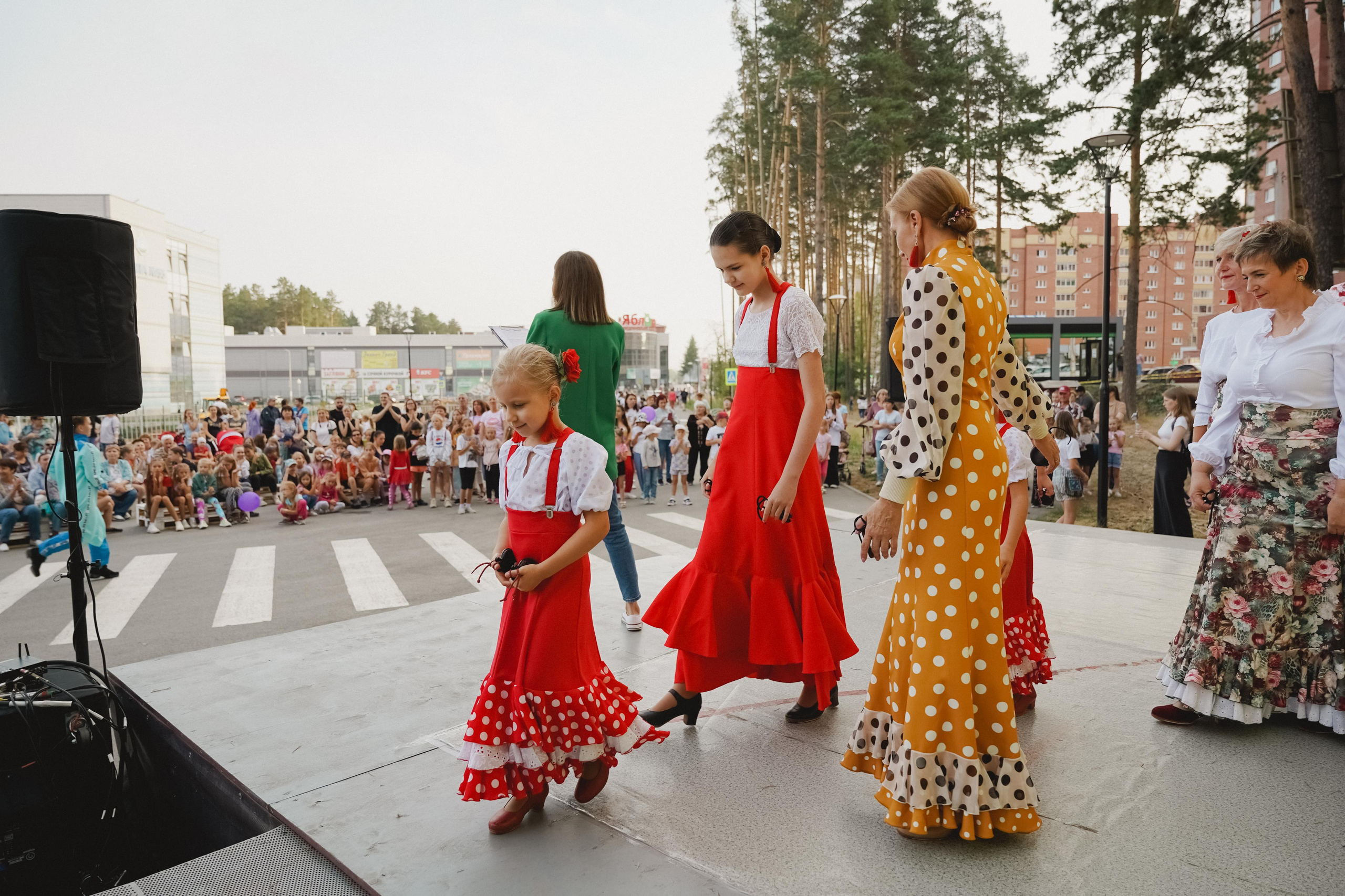 Танцы на тропе. Фотограф в детский сад в Екатеринбурге, выпускные альбомы Юлия Умерова