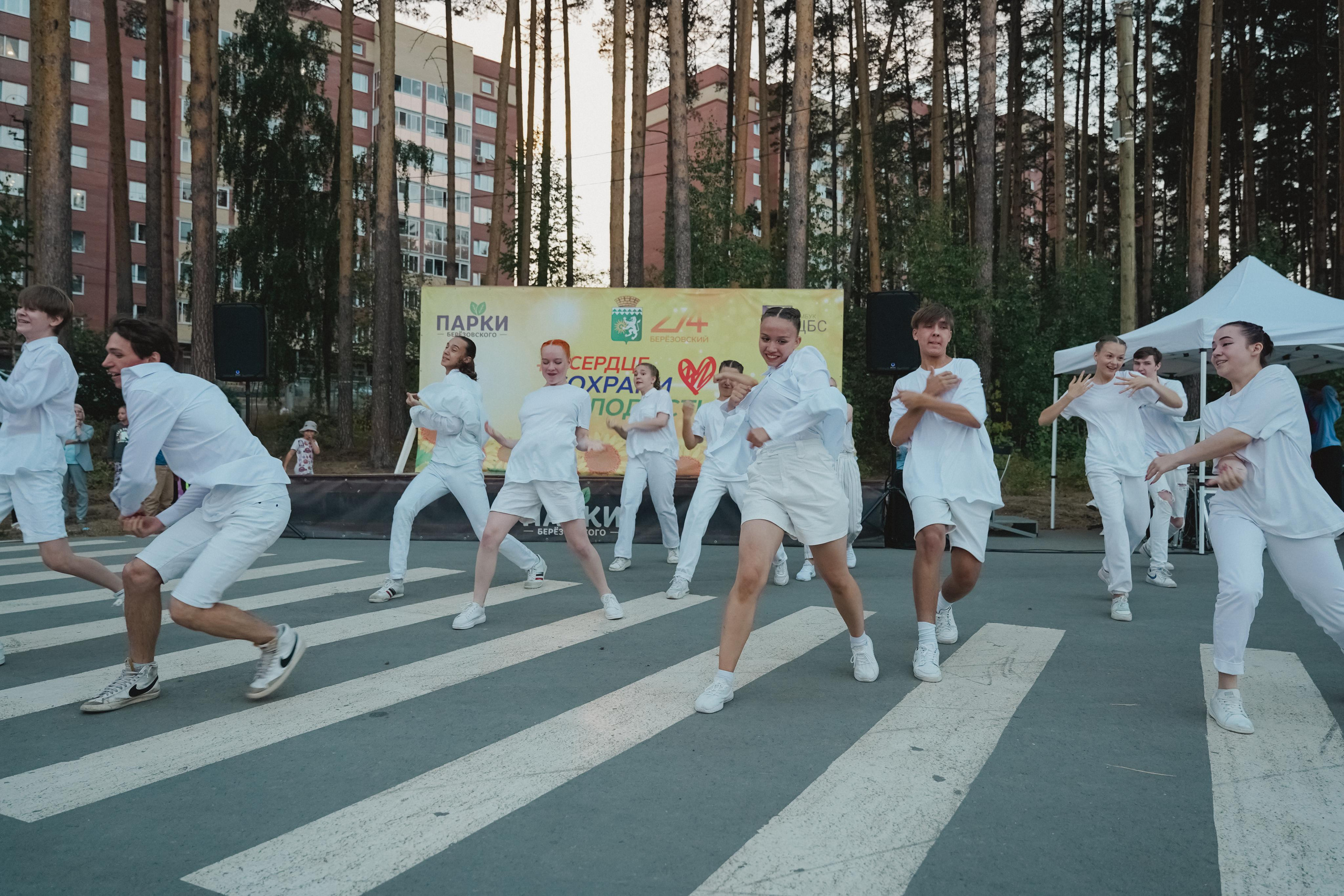 Танцы на тропе. Фотограф в детский сад в Екатеринбурге, выпускные альбомы Юлия Умерова