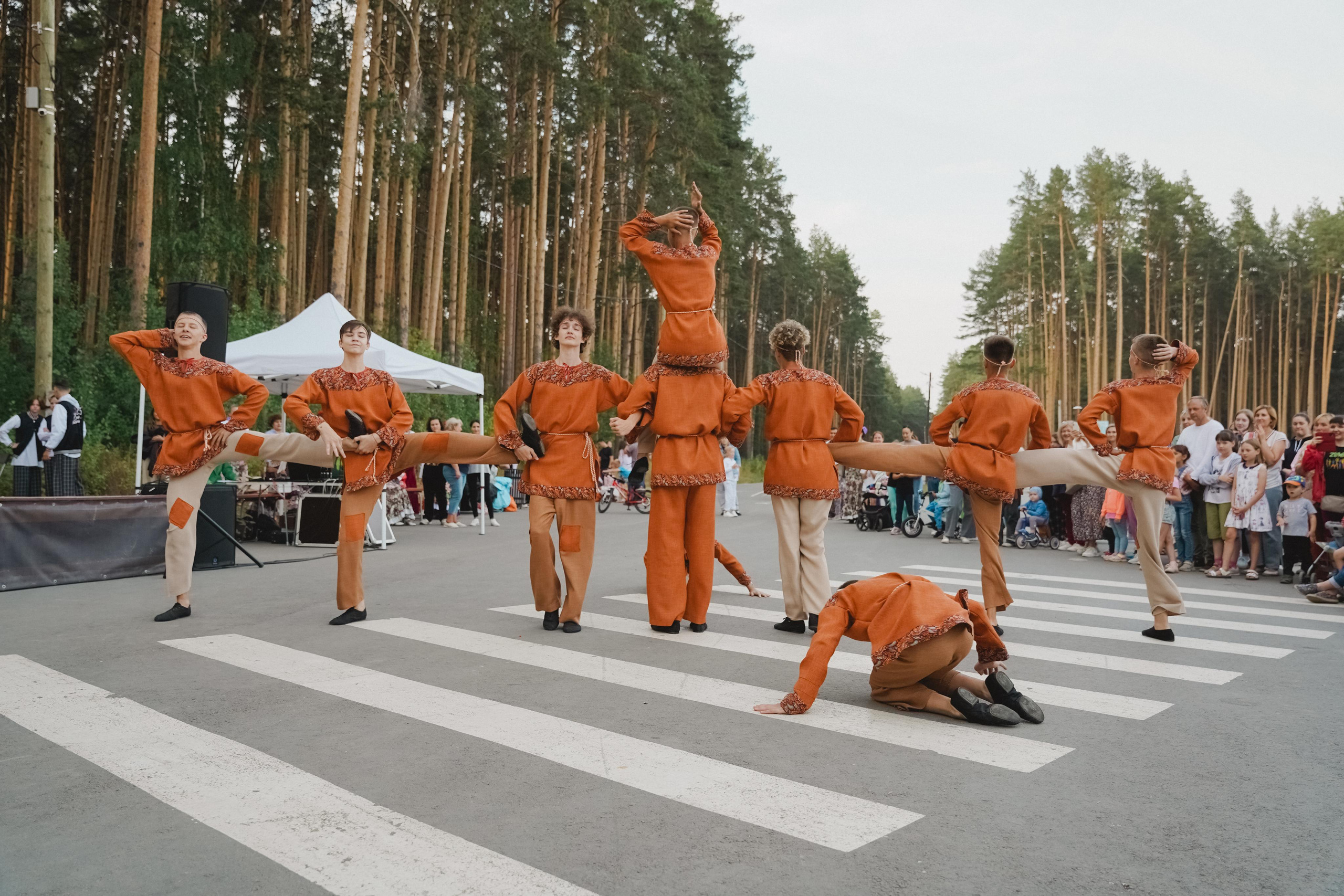 Танцы на тропе. Фотограф в детский сад в Екатеринбурге, выпускные альбомы Юлия Умерова
