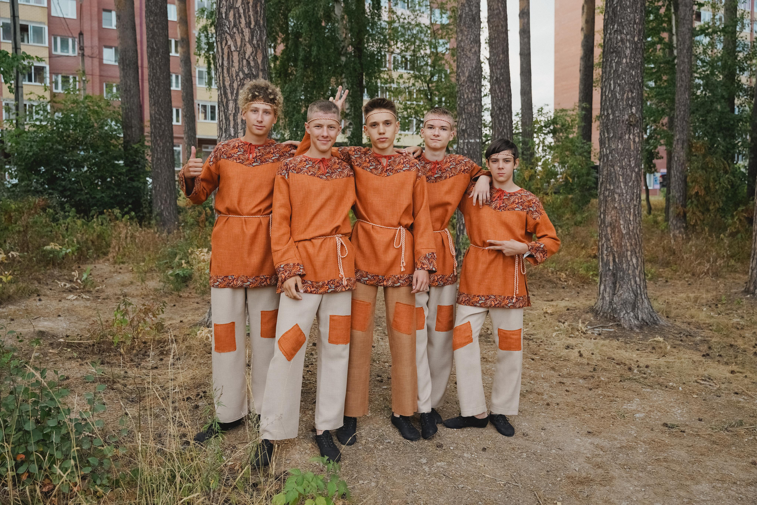 Танцы на тропе. Фотограф в детский сад в Екатеринбурге, выпускные альбомы Юлия Умерова