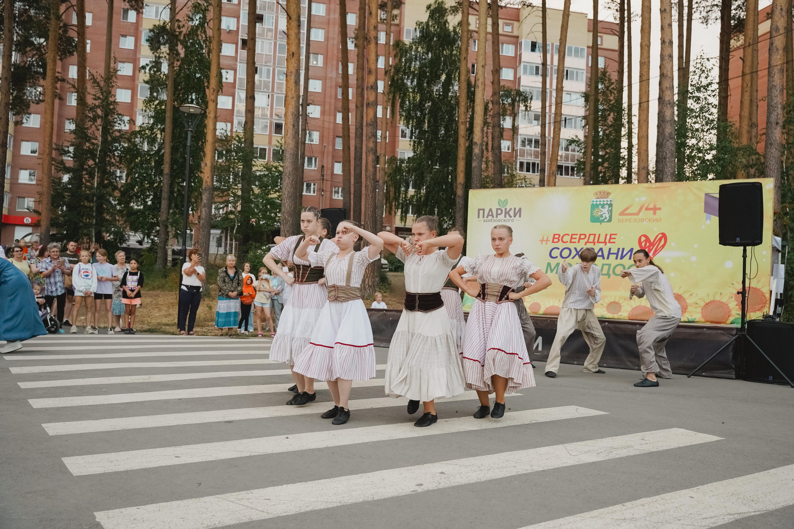 Танцы на тропе. Фотограф в детский сад в Екатеринбурге, выпускные альбомы Юлия Умерова