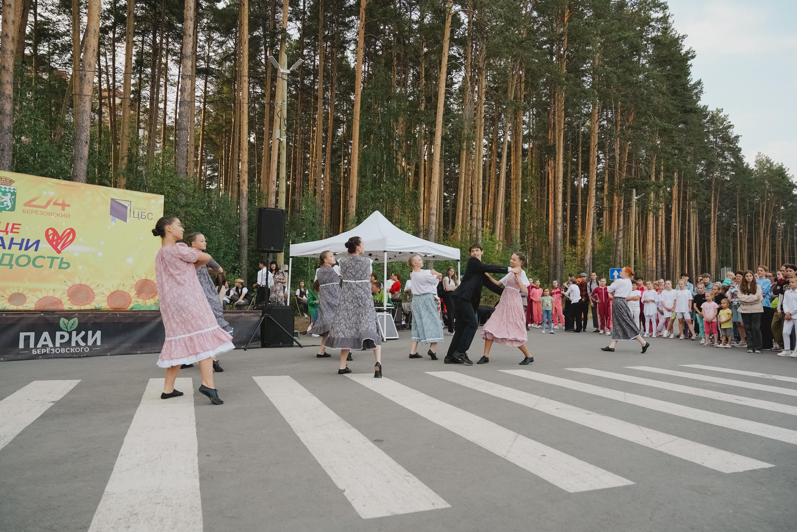 Танцы на тропе. Фотограф в детский сад в Екатеринбурге, выпускные альбомы Юлия Умерова