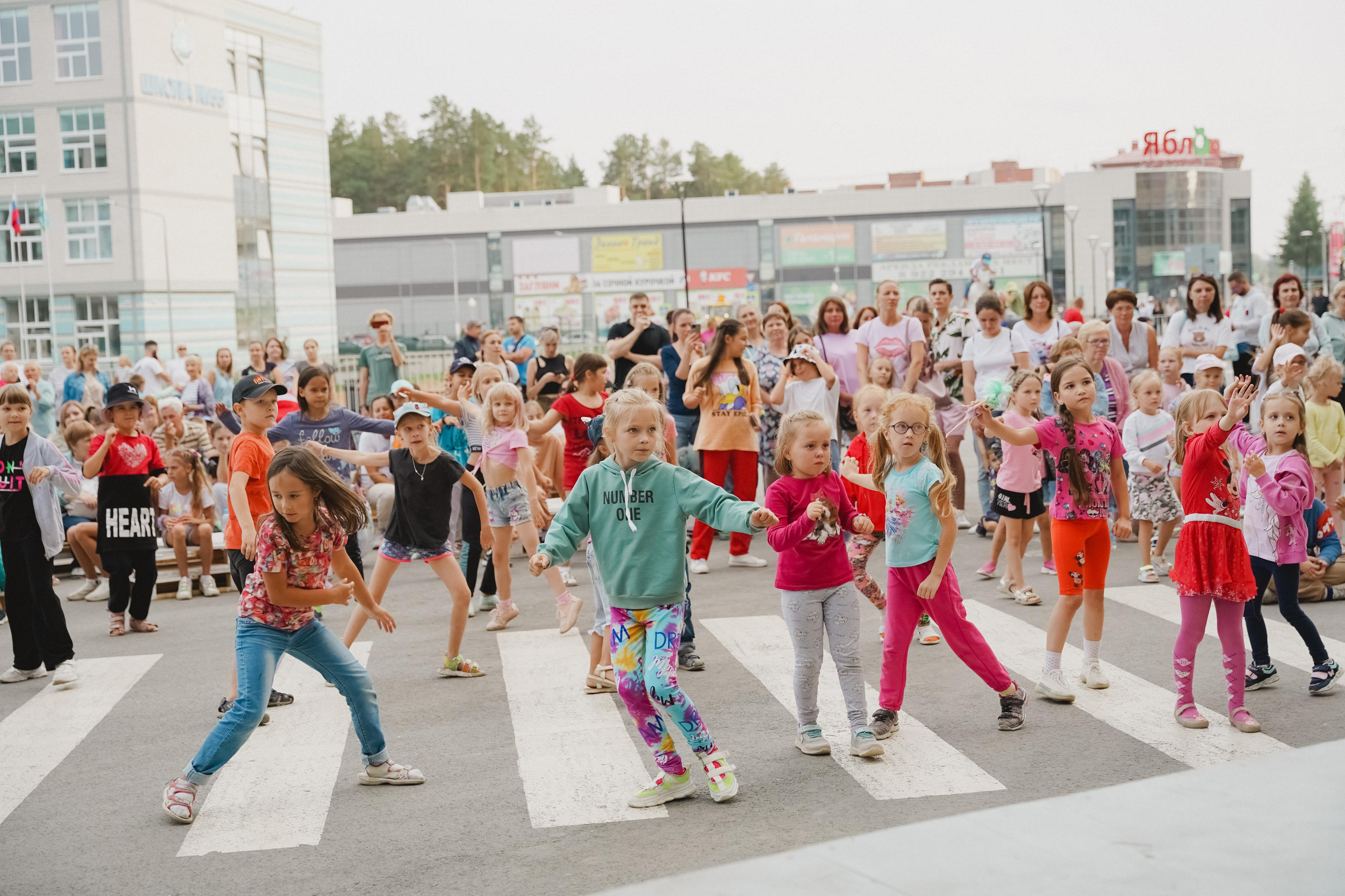 Танцы на тропе. Фотограф в детский сад в Екатеринбурге, выпускные альбомы Юлия Умерова