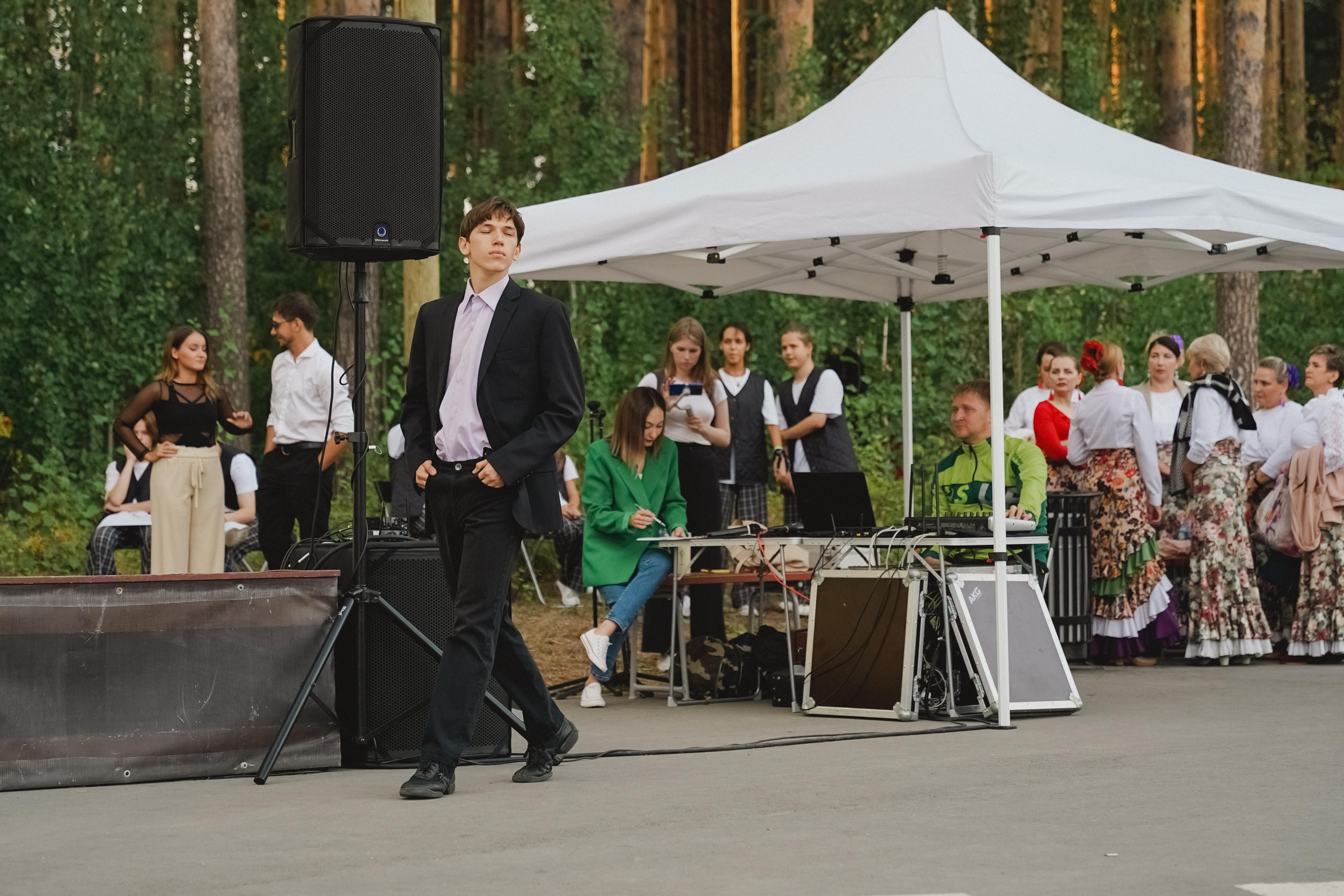 Танцы на тропе. Фотограф в детский сад в Екатеринбурге, выпускные альбомы Юлия Умерова