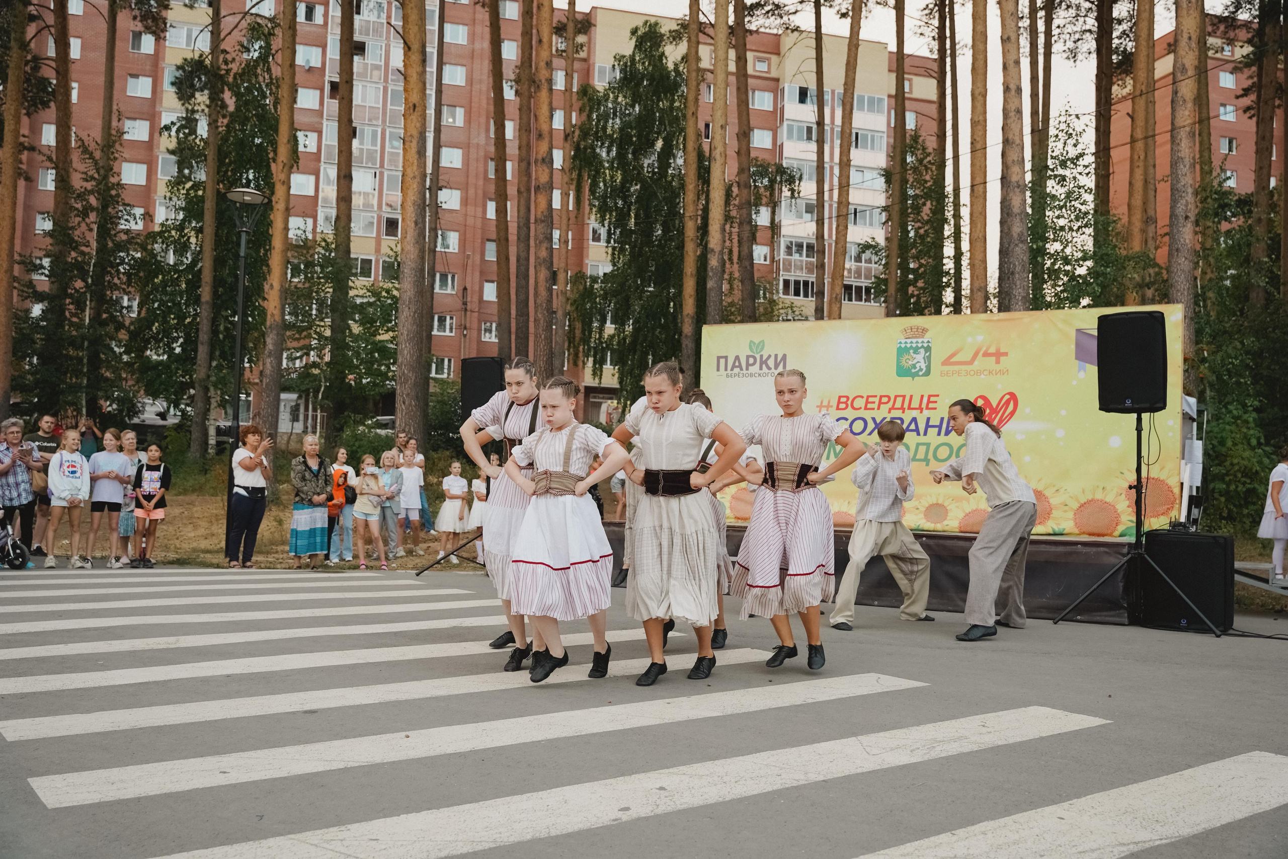 Танцы на тропе. Фотограф в детский сад в Екатеринбурге, выпускные альбомы Юлия Умерова