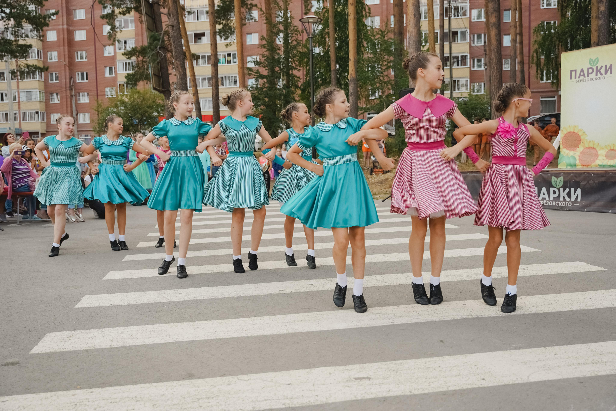 Танцы на тропе. Фотограф в детский сад в Екатеринбурге, выпускные альбомы Юлия Умерова