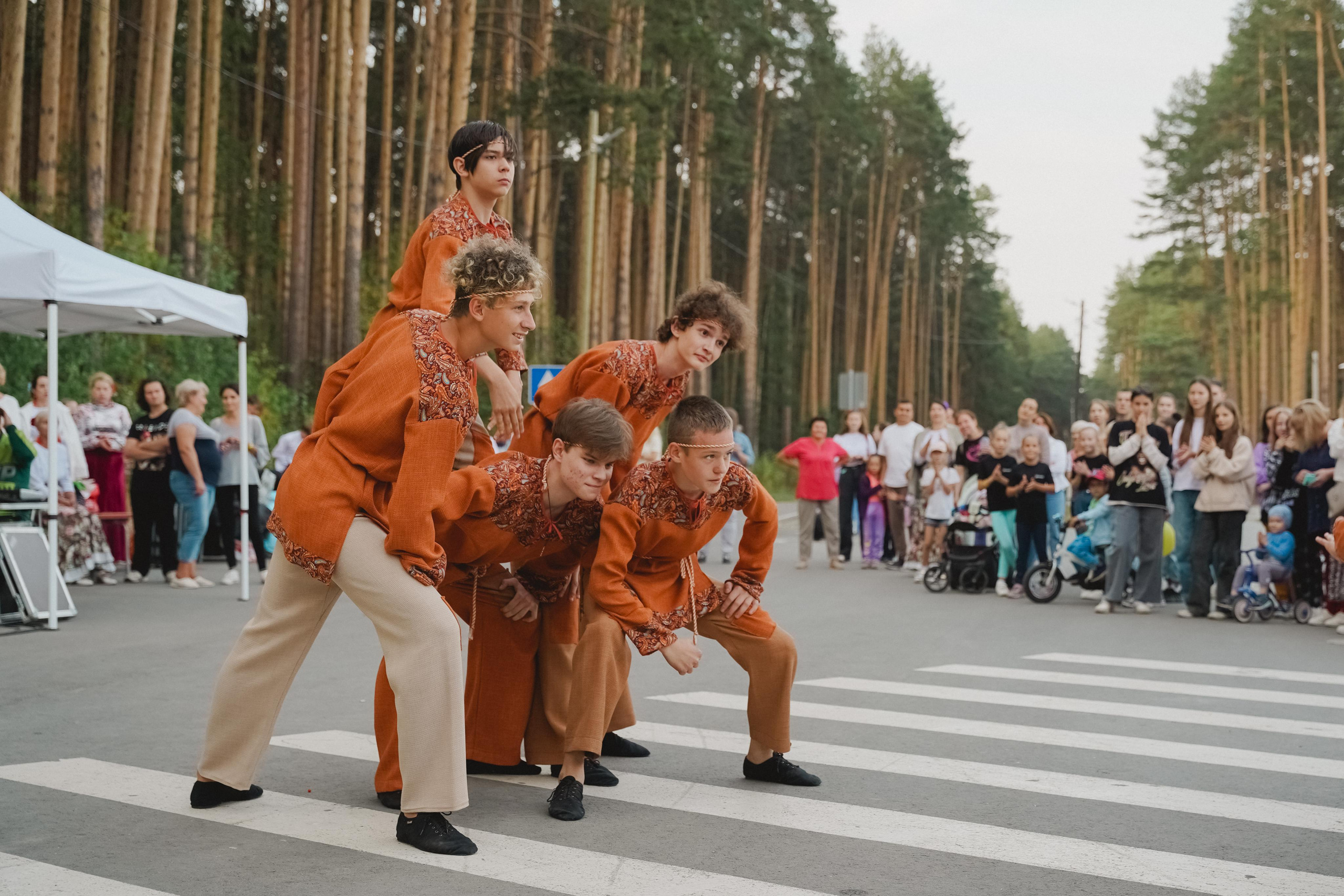 Танцы на тропе. Фотограф в детский сад в Екатеринбурге, выпускные альбомы Юлия Умерова