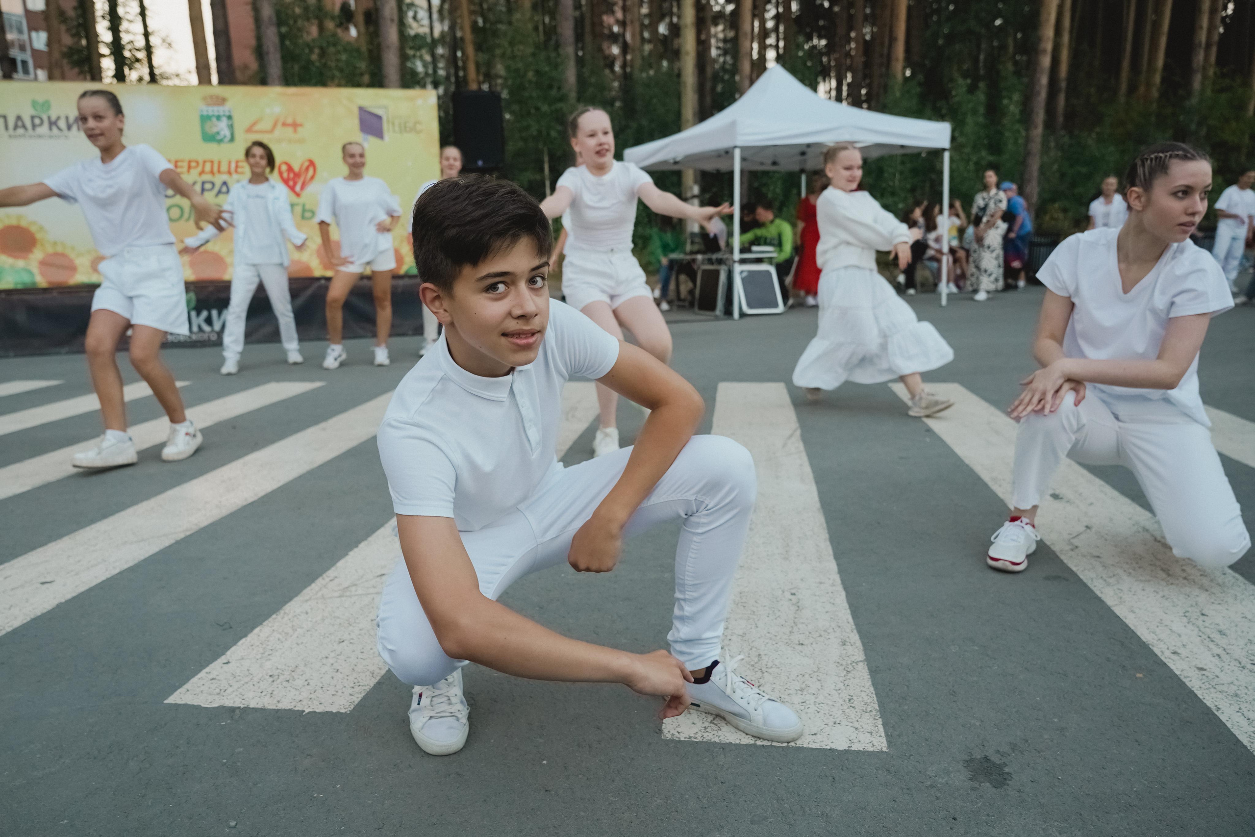 Танцы на тропе. Фотограф в детский сад в Екатеринбурге, выпускные альбомы Юлия Умерова