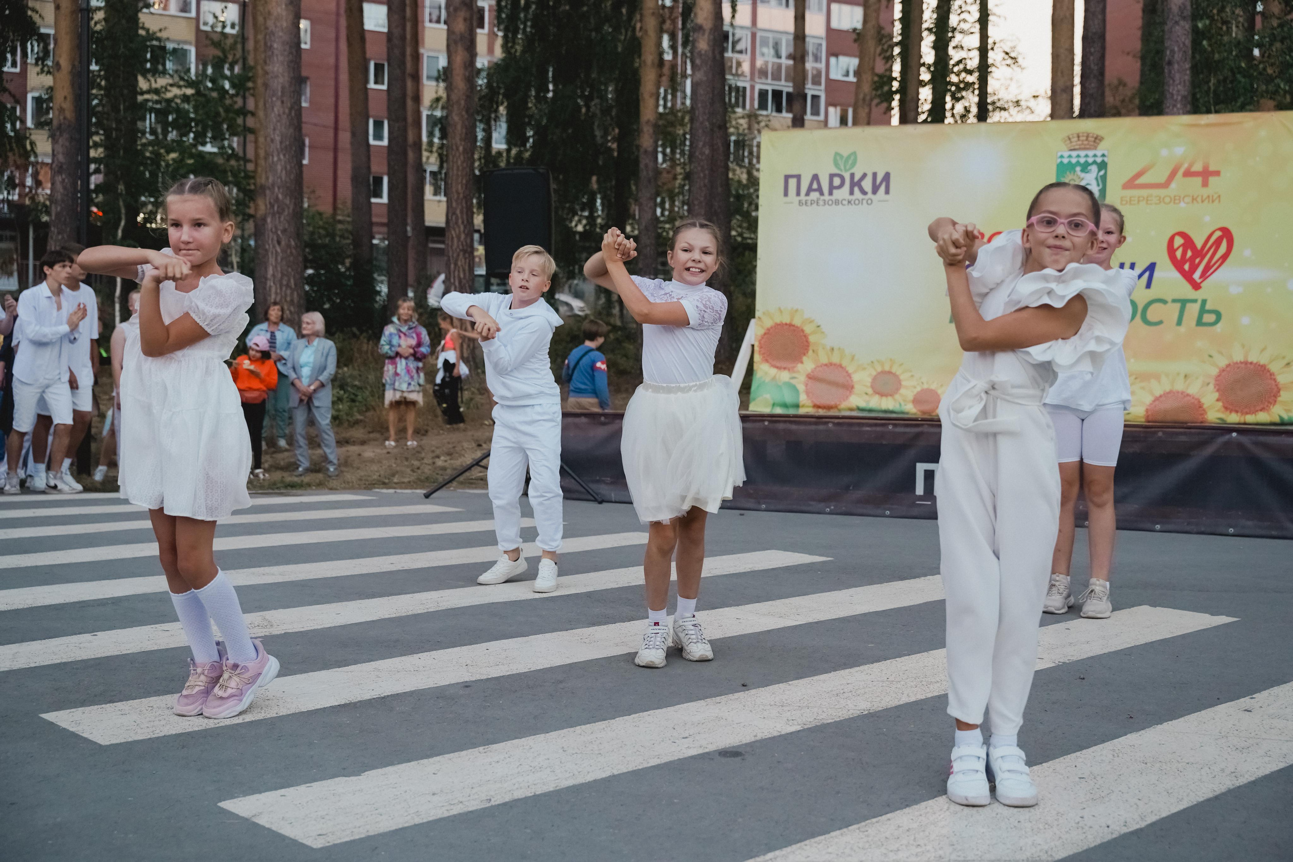 Танцы на тропе. Фотограф в детский сад в Екатеринбурге, выпускные альбомы Юлия Умерова