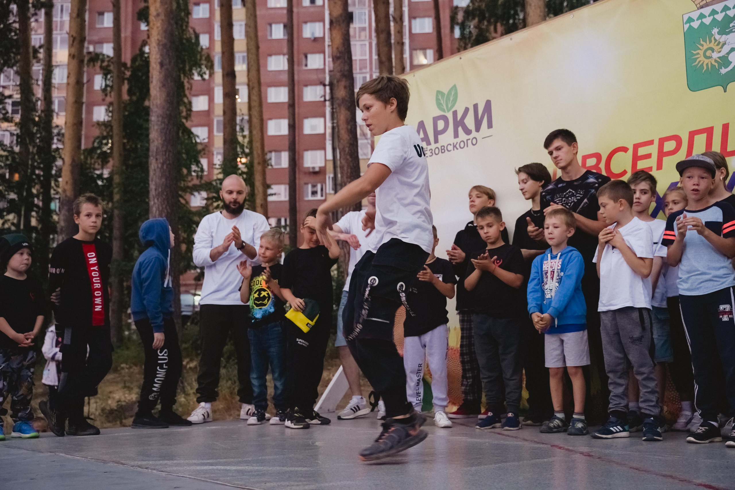 Танцы на тропе. Фотограф в детский сад в Екатеринбурге, выпускные альбомы Юлия Умерова