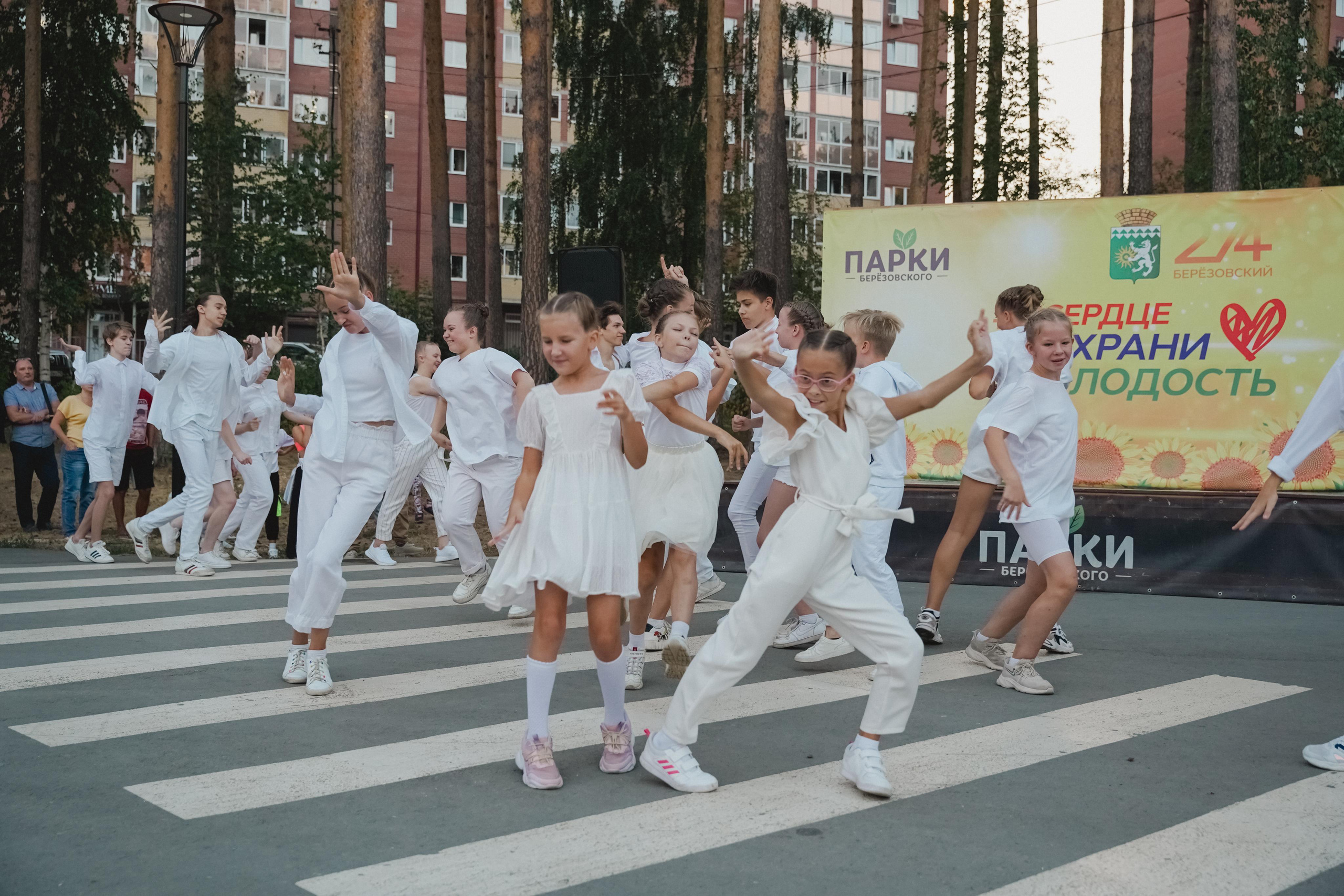 Танцы на тропе. Фотограф в детский сад в Екатеринбурге, выпускные альбомы Юлия Умерова