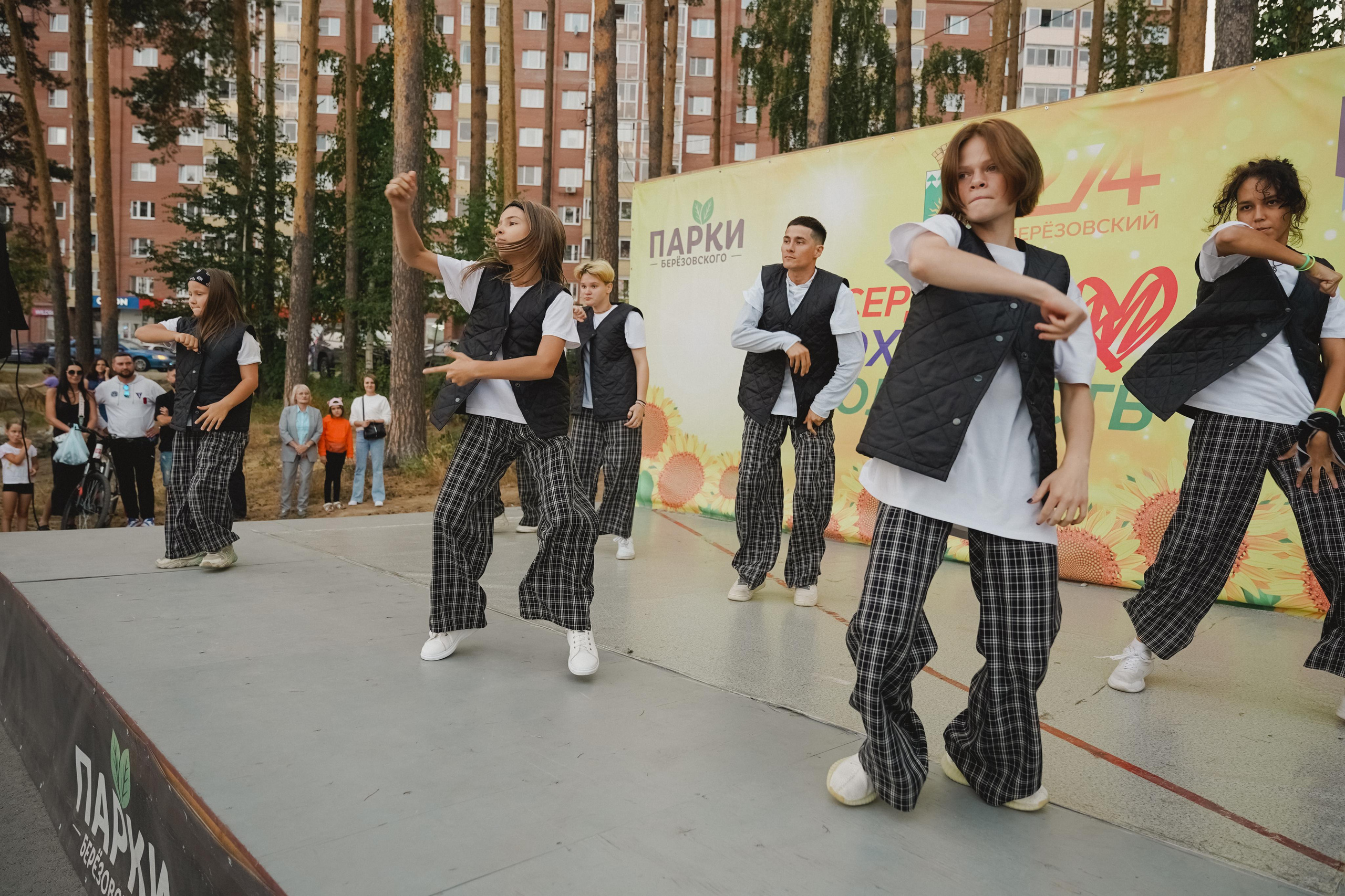 Танцы на тропе. Фотограф в детский сад в Екатеринбурге, выпускные альбомы Юлия Умерова
