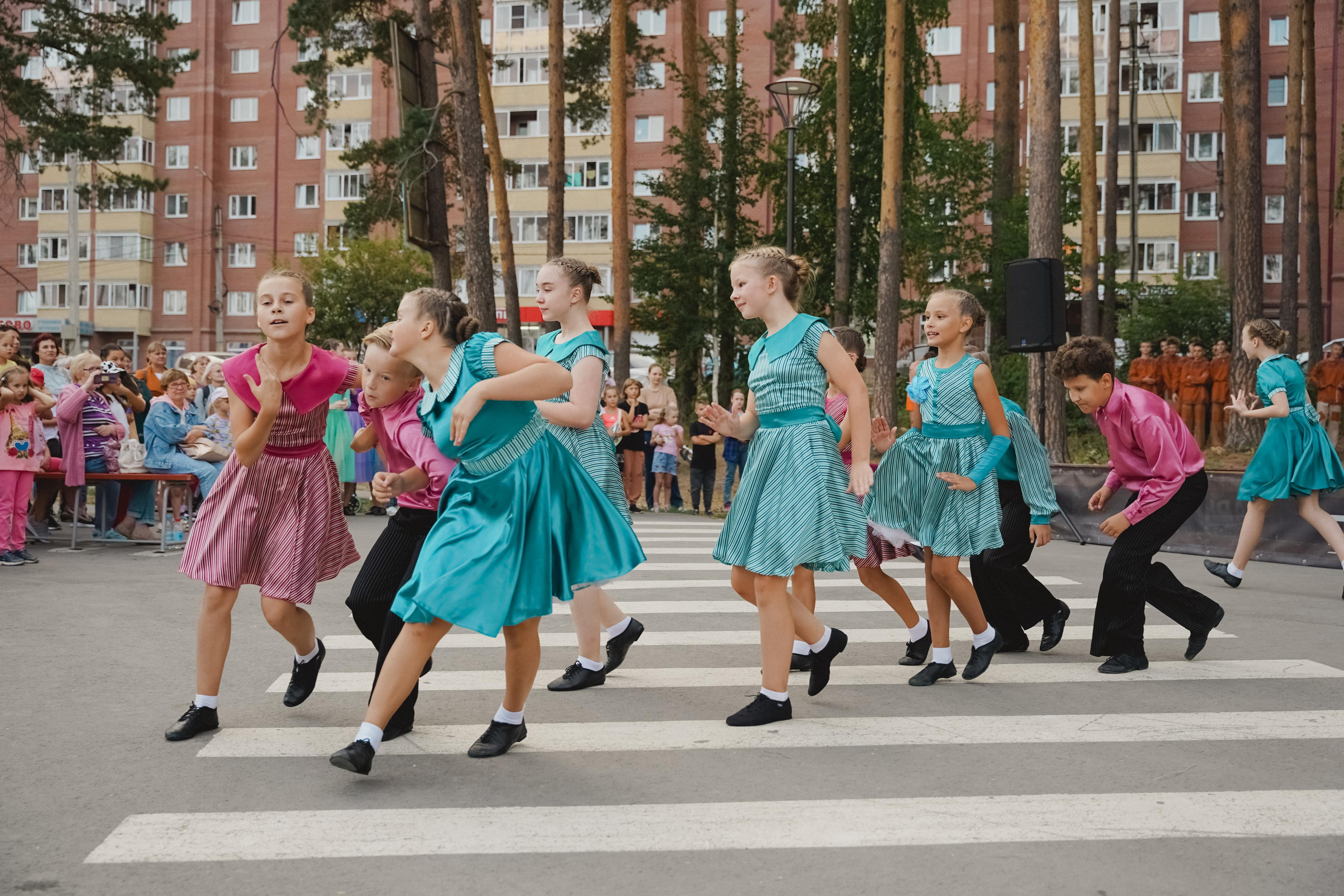 Танцы на тропе. Фотограф в детский сад в Екатеринбурге, выпускные альбомы Юлия Умерова