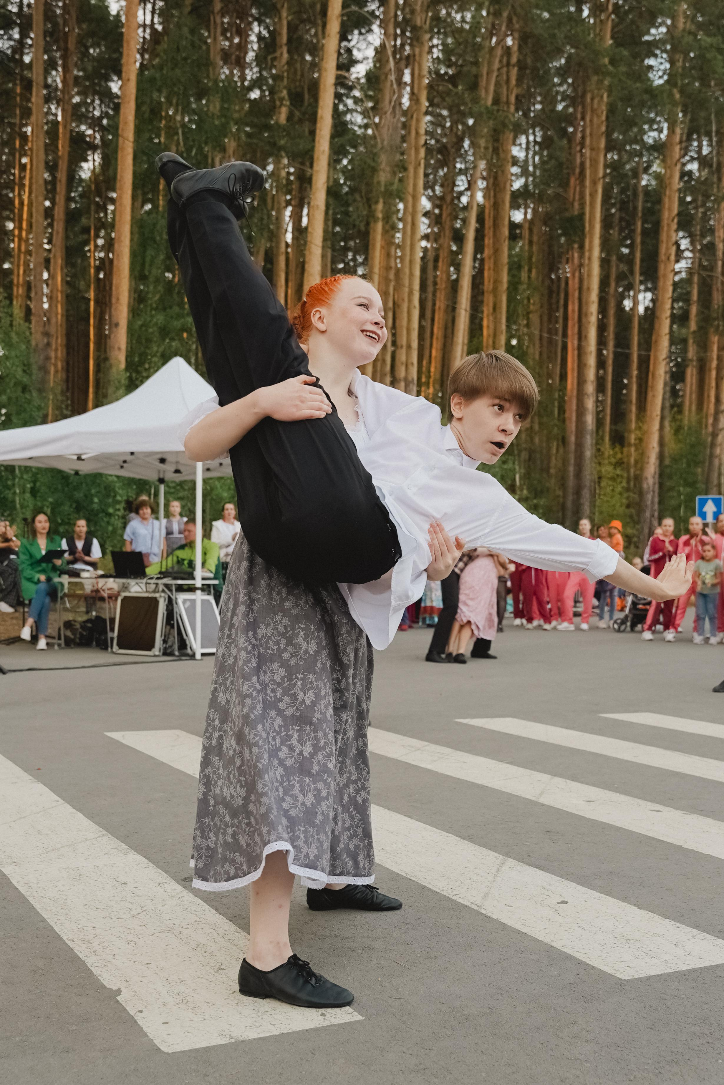 Танцы на тропе. Фотограф в детский сад в Екатеринбурге, выпускные альбомы Юлия Умерова