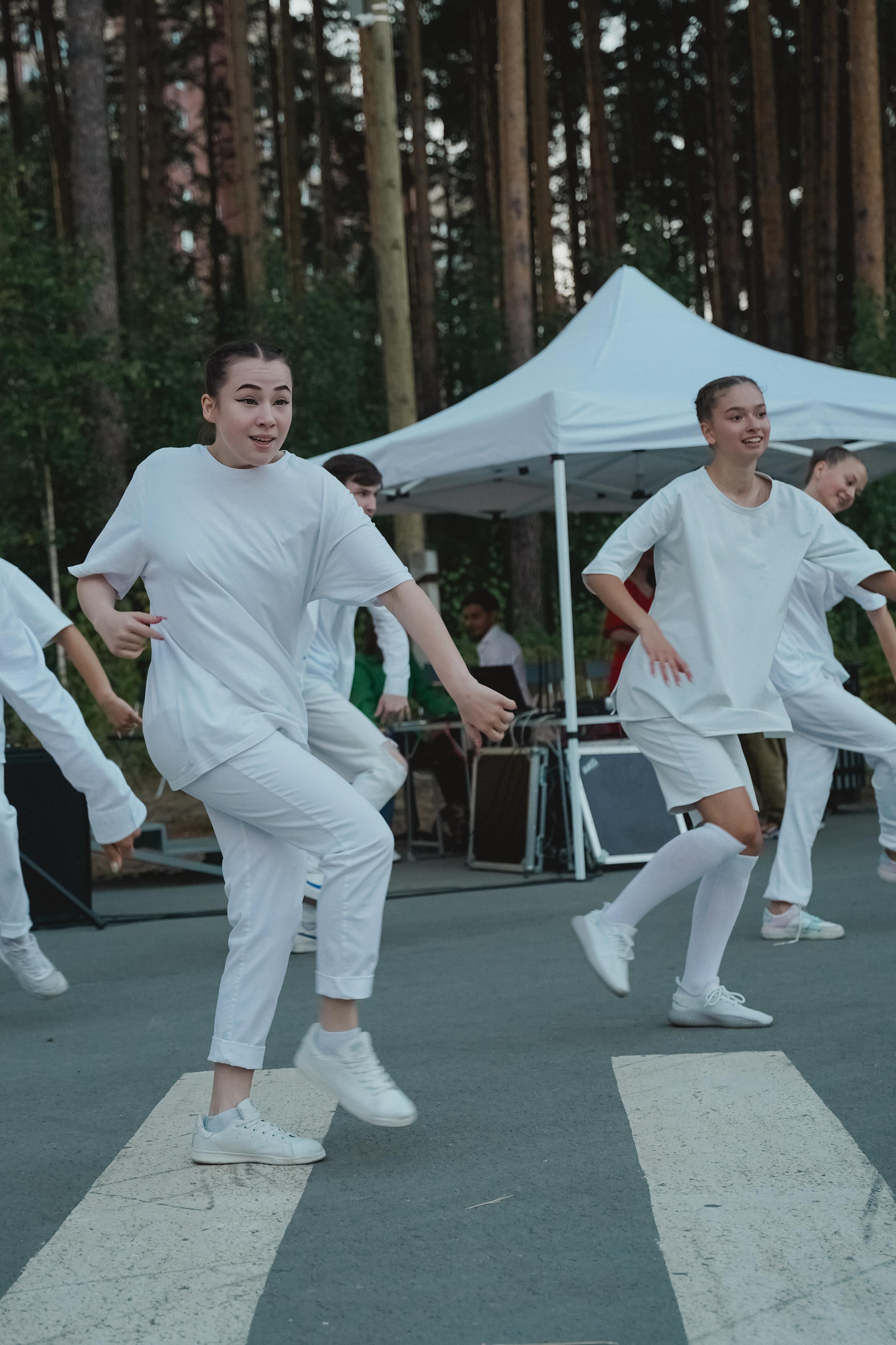 Танцы на тропе. Фотограф в детский сад в Екатеринбурге, выпускные альбомы Юлия Умерова