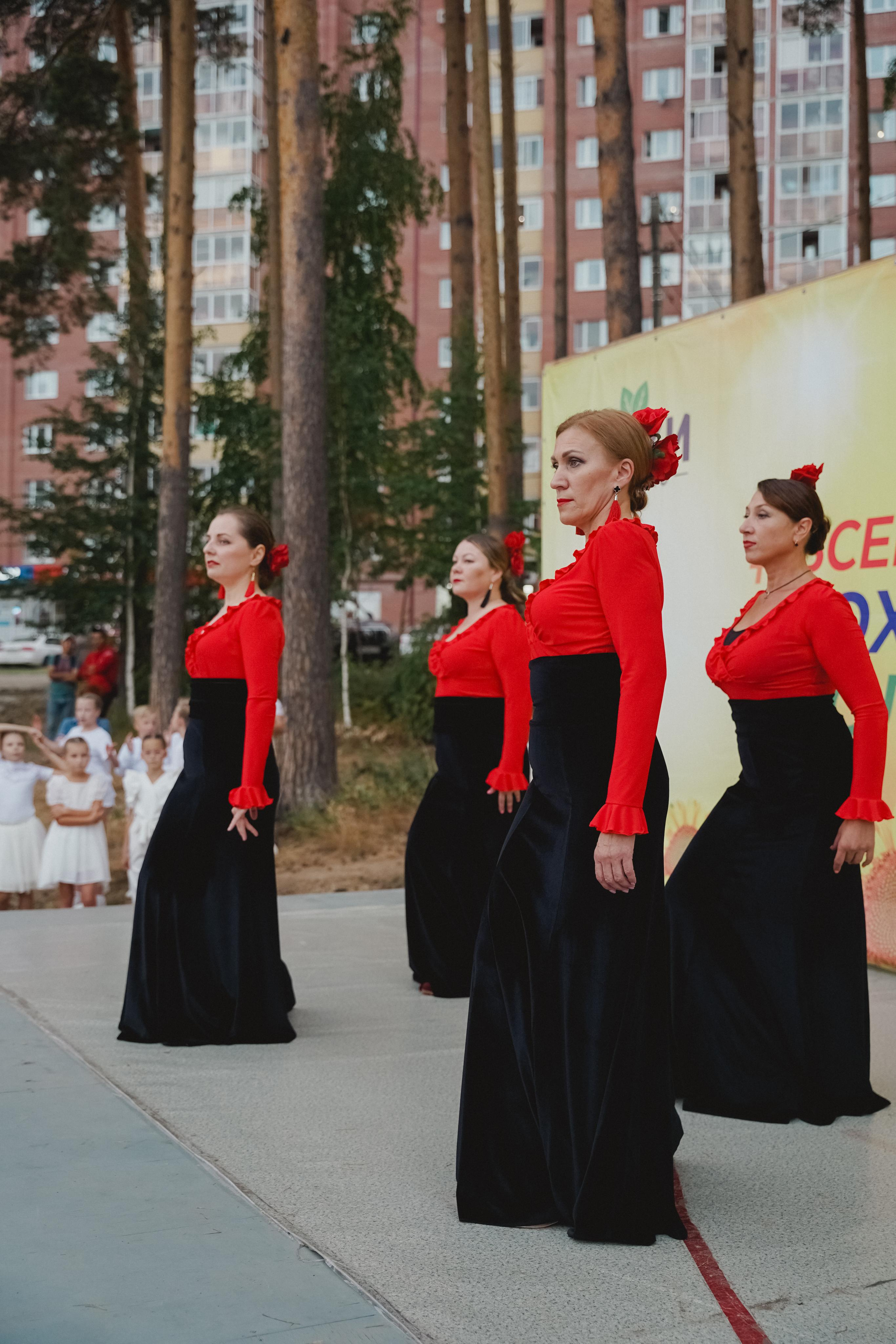 Танцы на тропе. Фотограф в детский сад в Екатеринбурге, выпускные альбомы Юлия Умерова