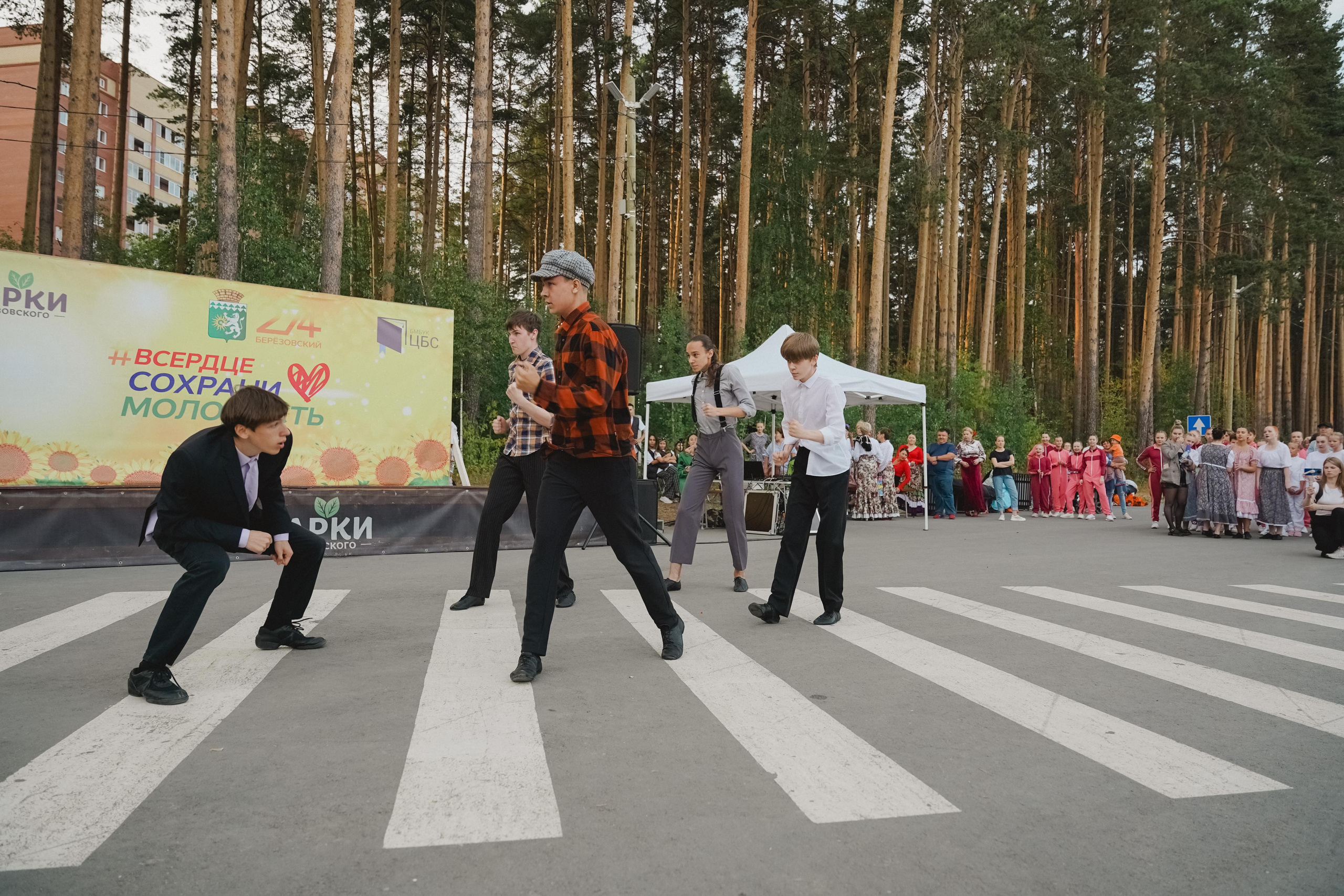 Танцы на тропе. Фотограф в детский сад в Екатеринбурге, выпускные альбомы Юлия Умерова
