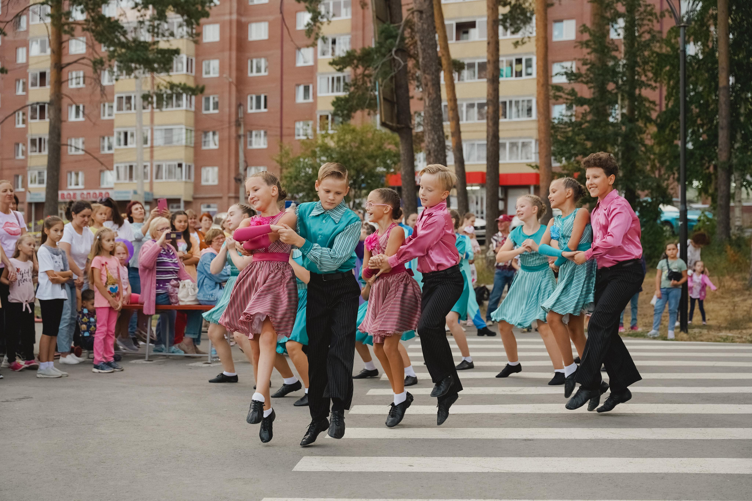 Танцы на тропе. Фотограф в детский сад в Екатеринбурге, выпускные альбомы Юлия Умерова