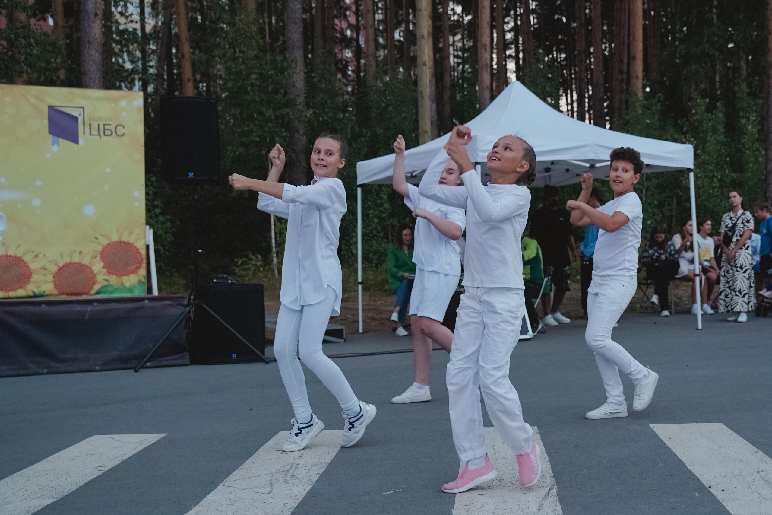 Танцы на тропе. Фотограф в детский сад в Екатеринбурге, выпускные альбомы Юлия Умерова
