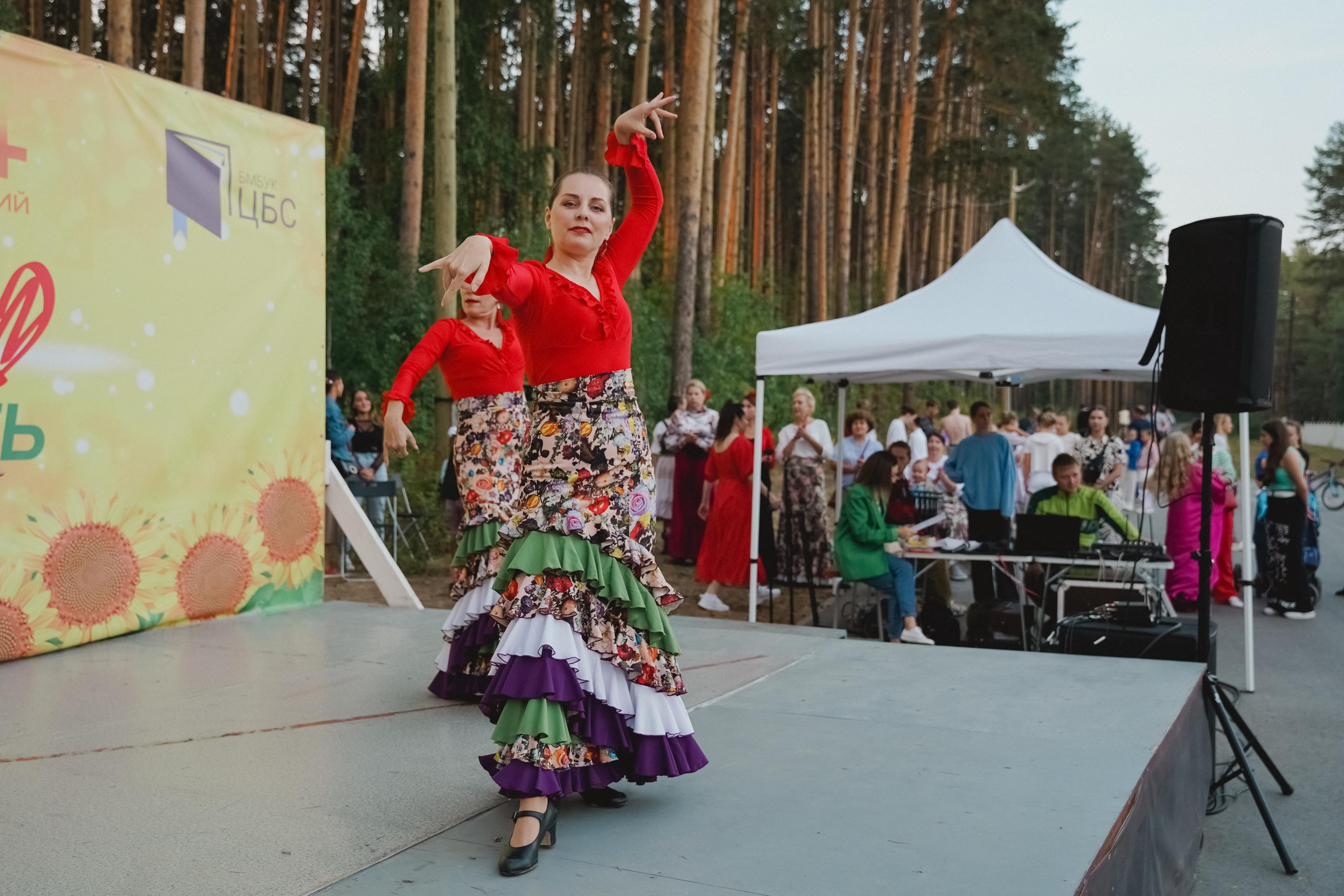 Танцы на тропе. Фотограф в детский сад в Екатеринбурге, выпускные альбомы Юлия Умерова