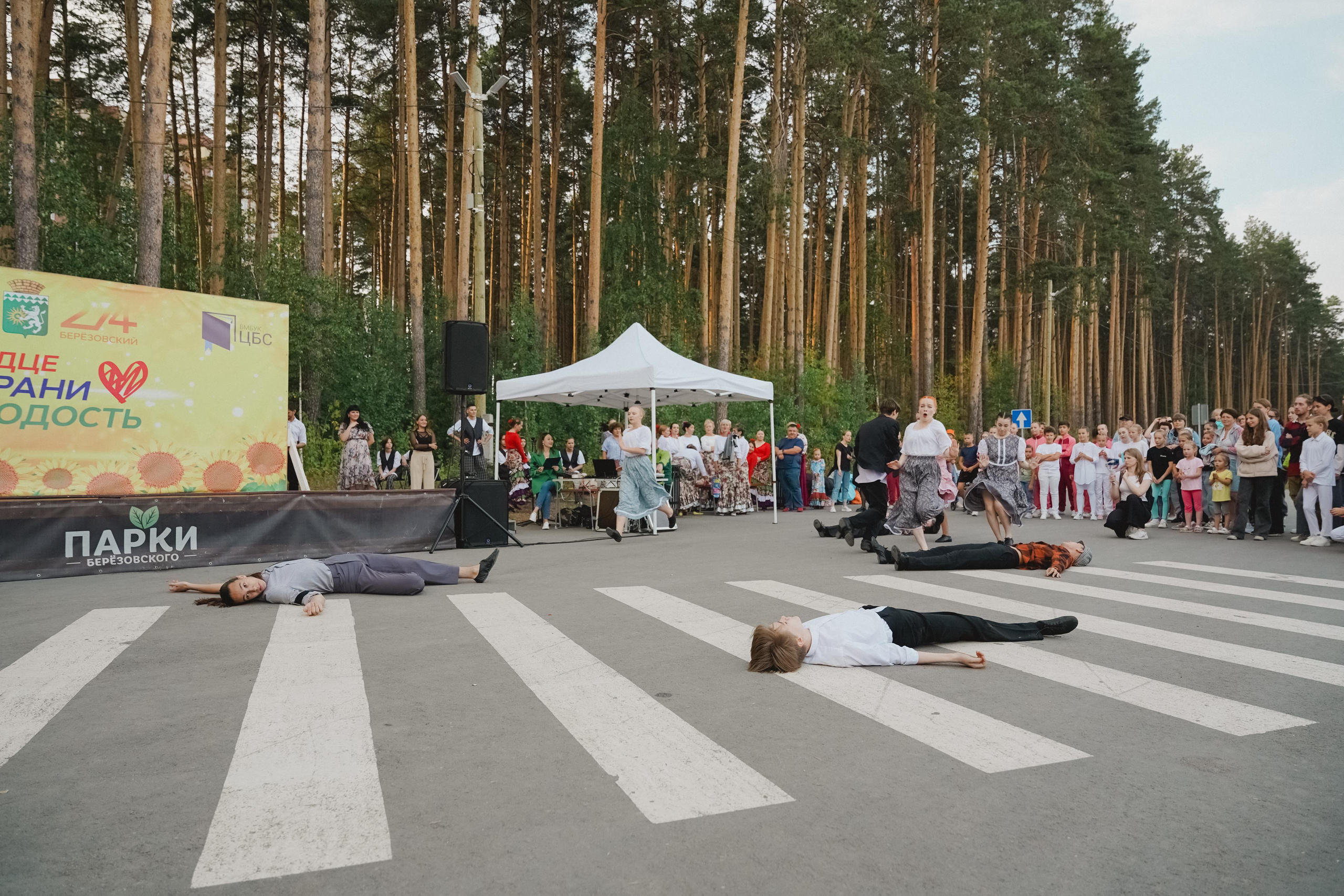 Танцы на тропе. Фотограф в детский сад в Екатеринбурге, выпускные альбомы Юлия Умерова