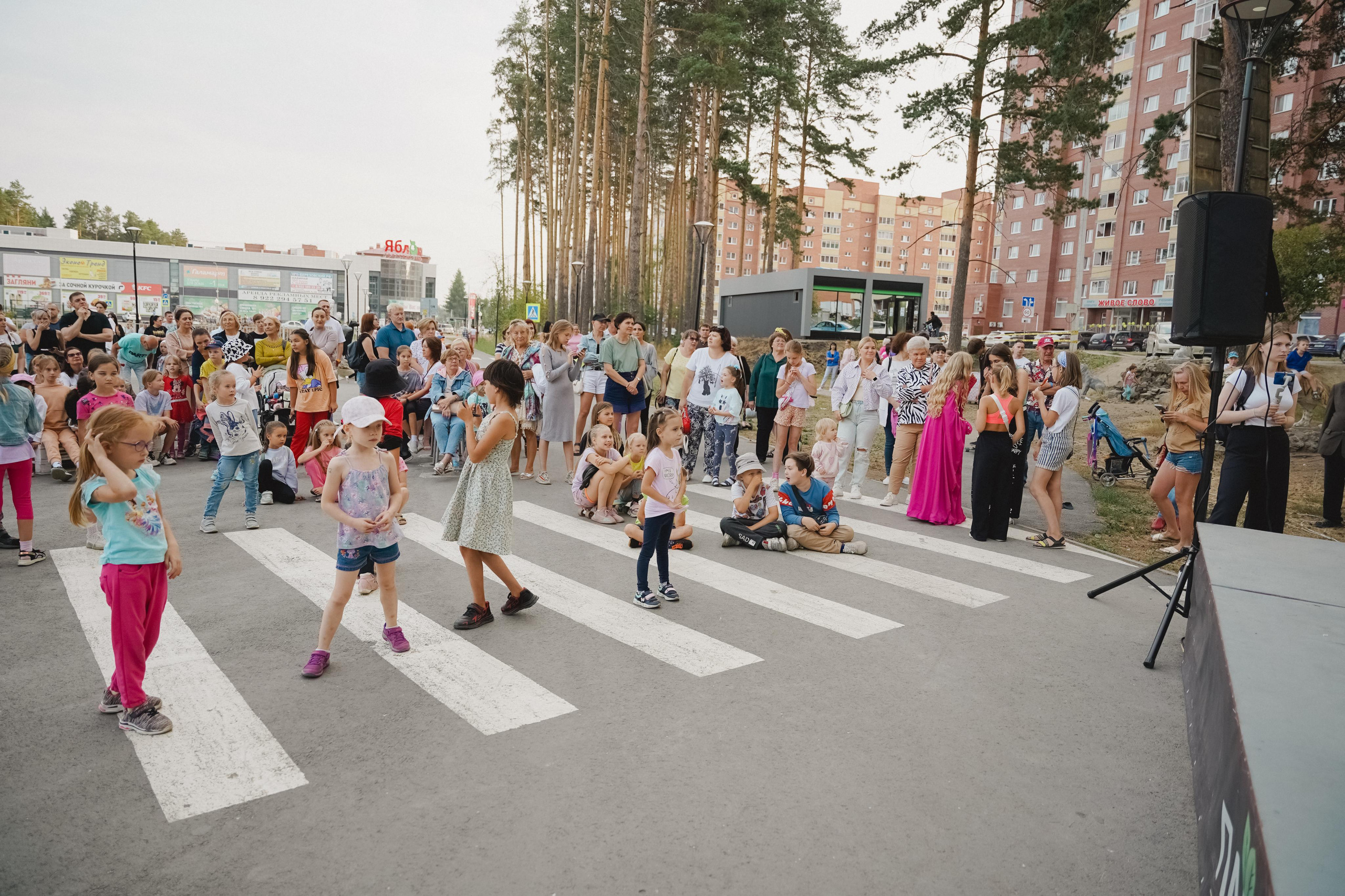 Танцы на тропе. Фотограф в детский сад в Екатеринбурге, выпускные альбомы Юлия Умерова