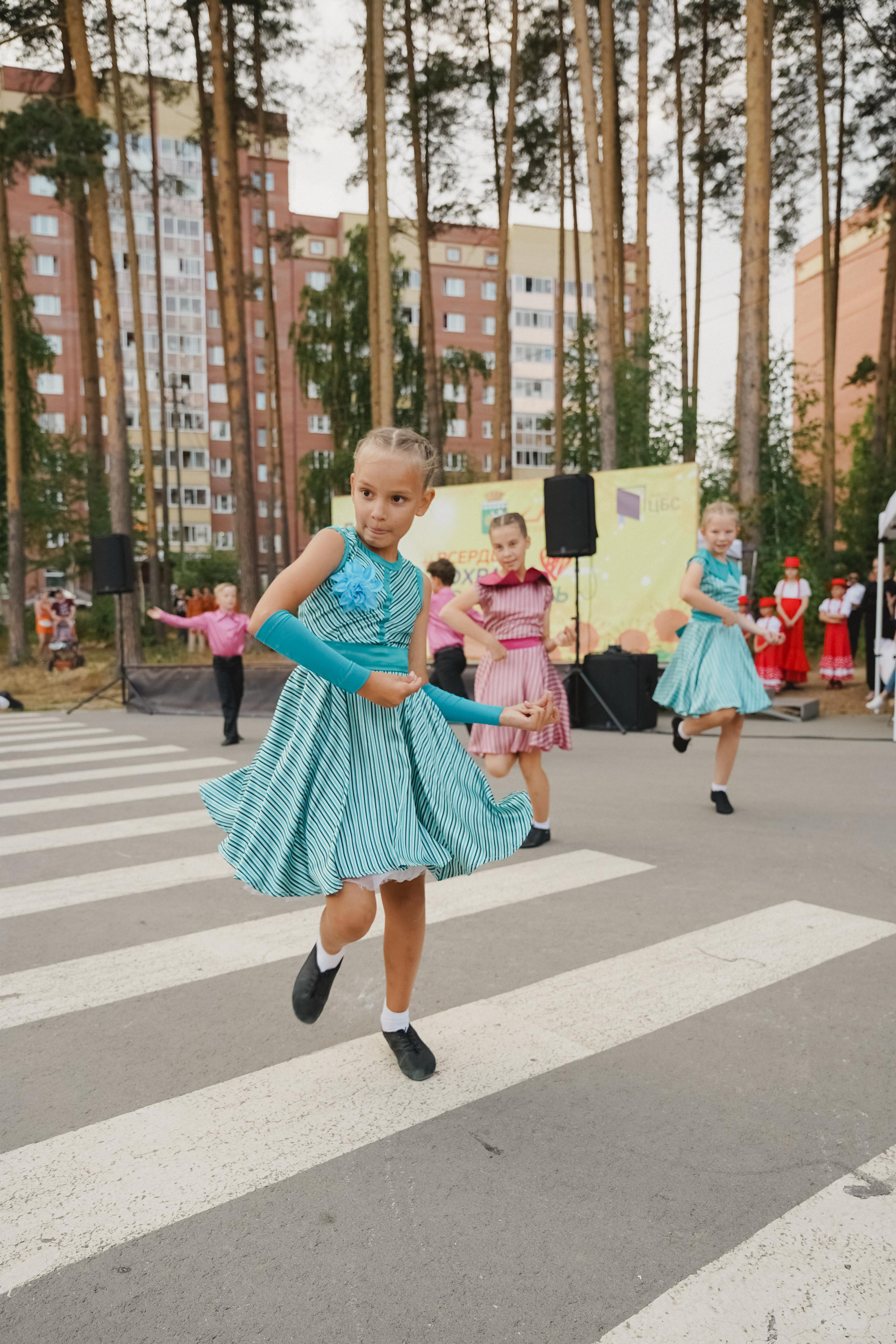 Танцы на тропе. Фотограф в детский сад в Екатеринбурге, выпускные альбомы Юлия Умерова